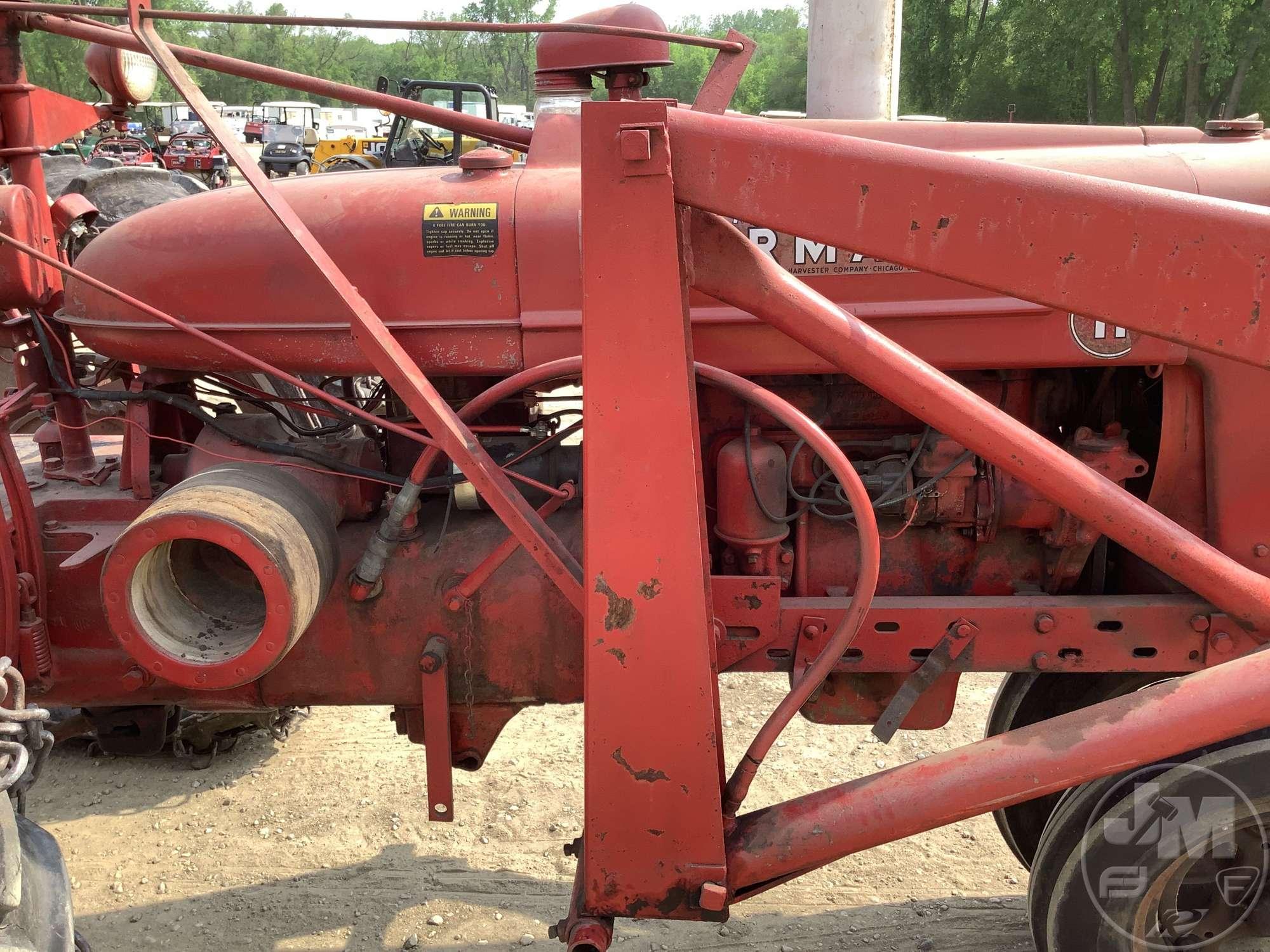 1949 INTERNATIONAL FARMALL H TRACTOR W/LOADER SN: FBH-304807X