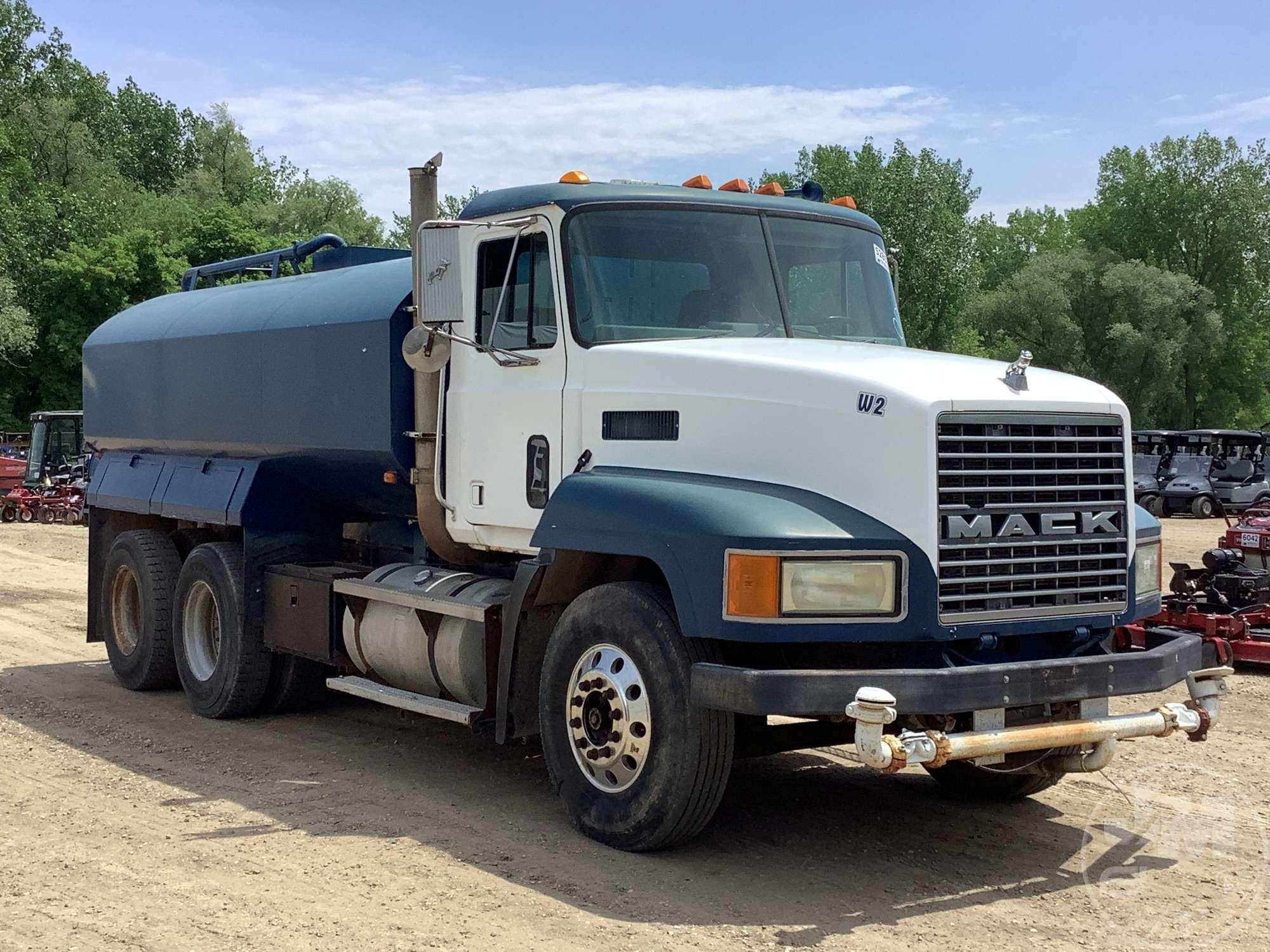 2000 MACK CH TANDEM AXLE WATER TRUCK VIN: 1M1AA13Y2YW118729