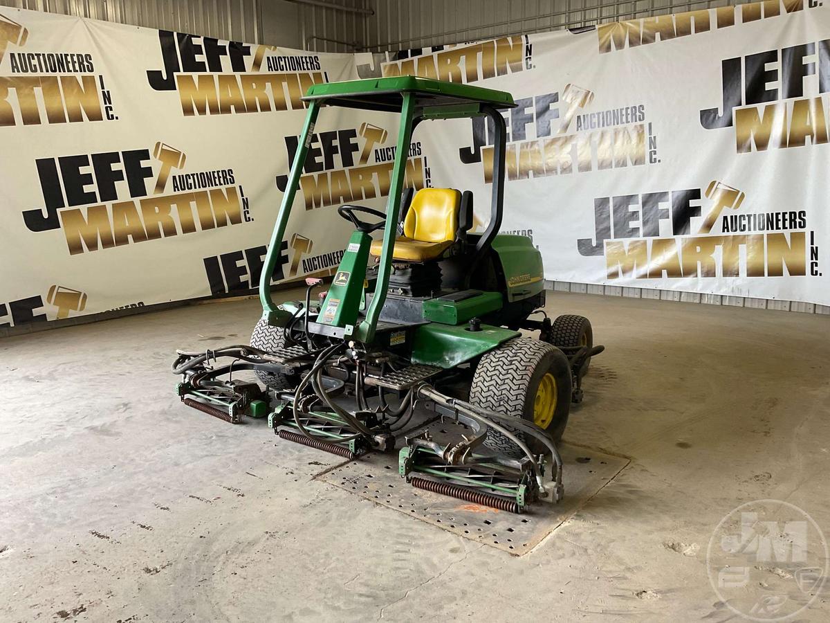 JOHN DEERE 3215B 2WD REEL FAIRWAY MOWER SN: TC3215B010232