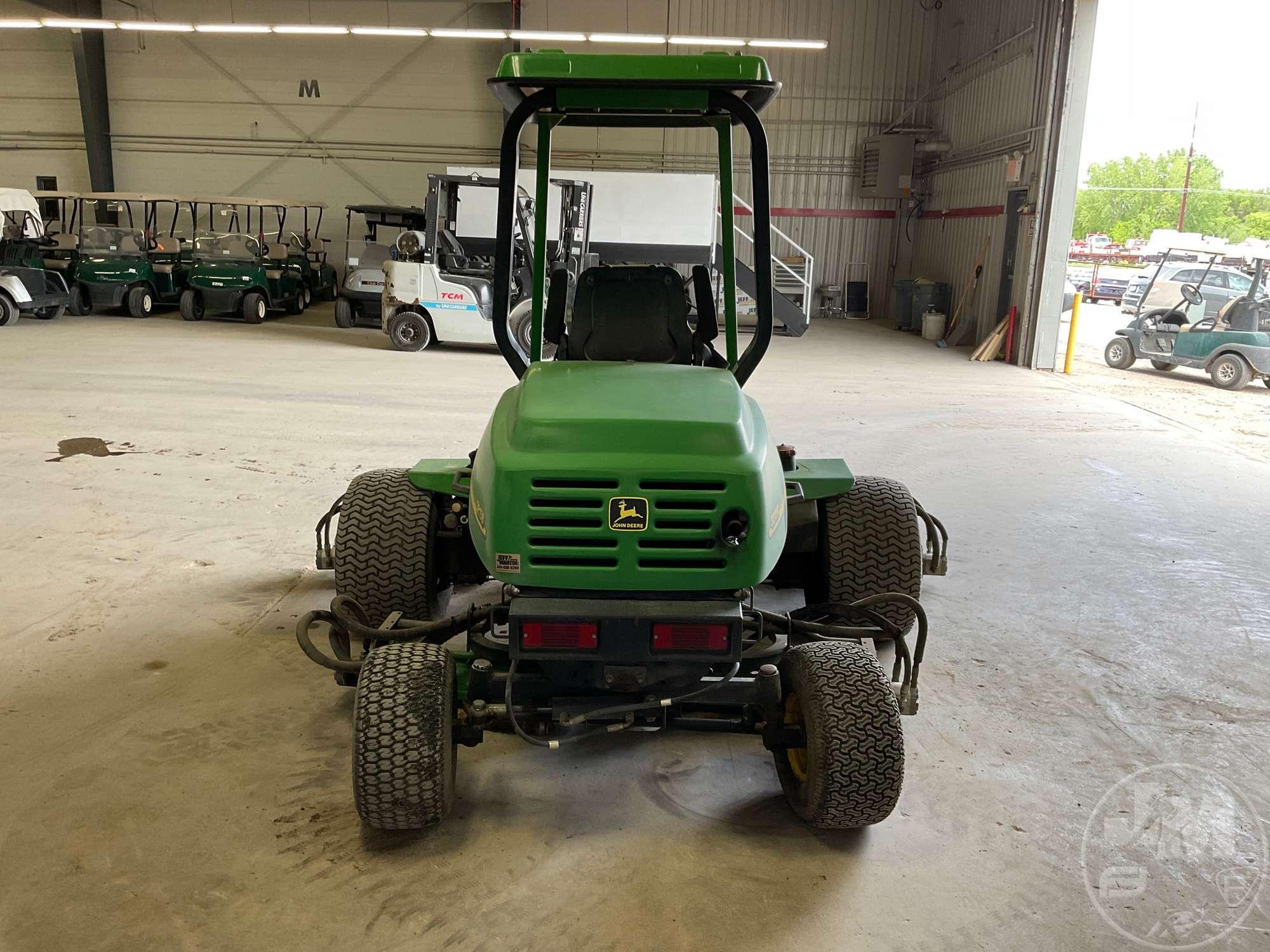 JOHN DEERE 3215B 2WD REEL FAIRWAY MOWER SN: TC3215B010232