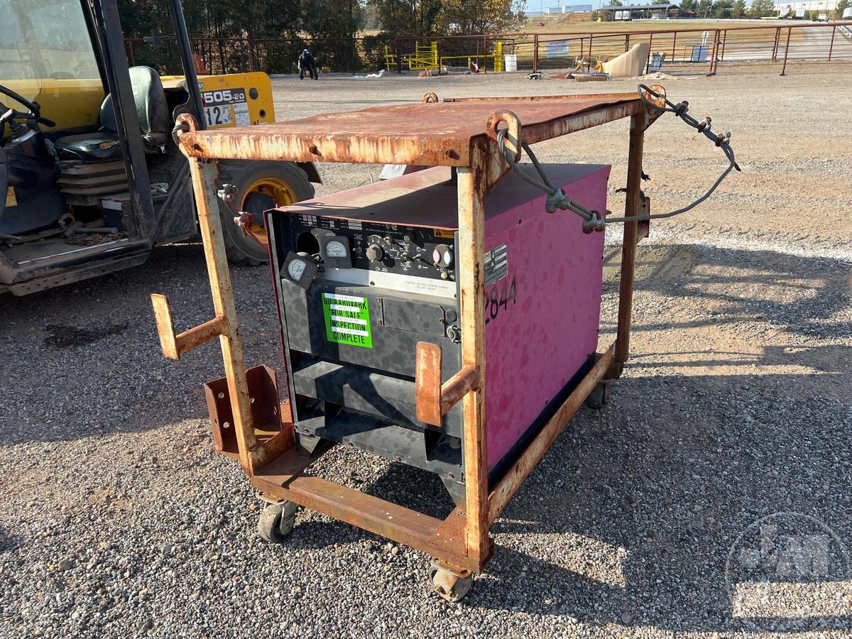 LINCOLN DC-600 600 AMP PORTABLE WELDER SN: U1981111887