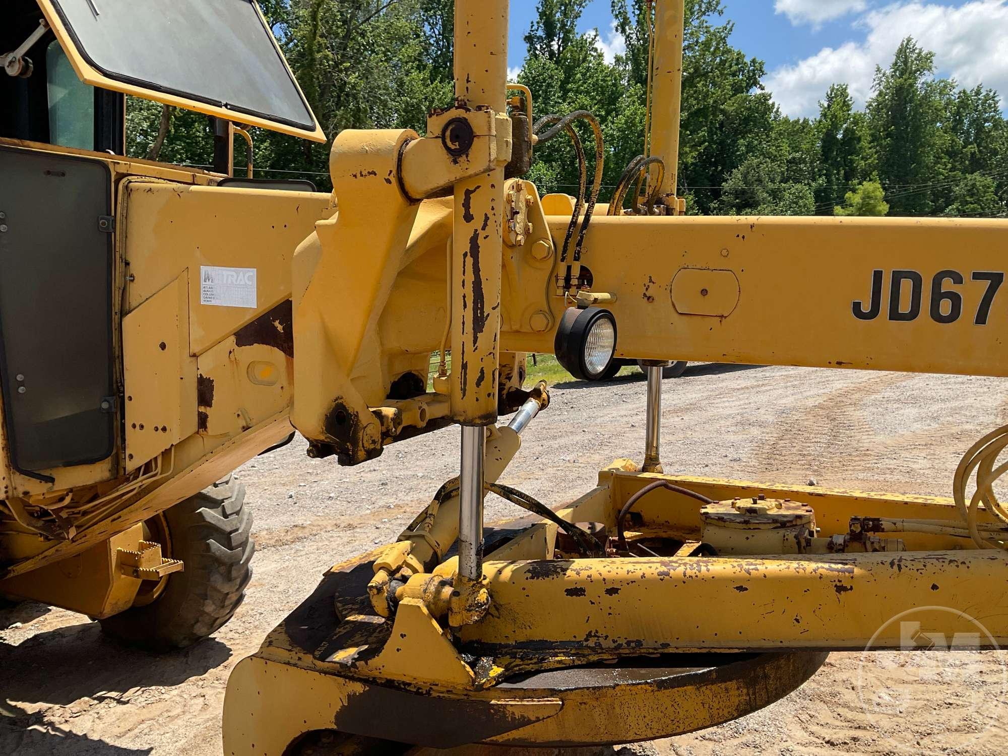 1980 DEERE 670-A MOTORGRADER SN: NJD670AG008278