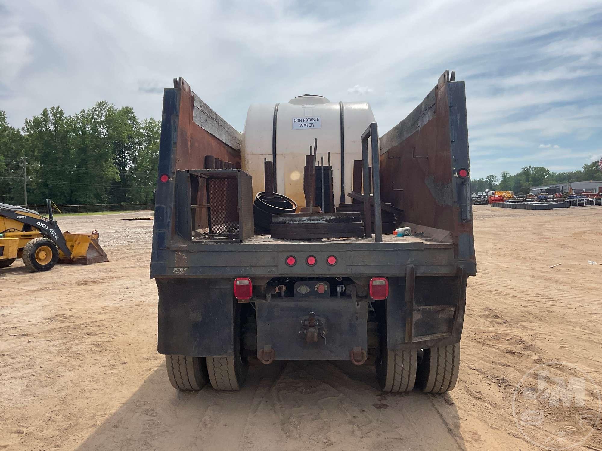 1996 MACK RD690S TANDEM AXLE DUMP TRUCK VIN: 1M2P264C7TM020271