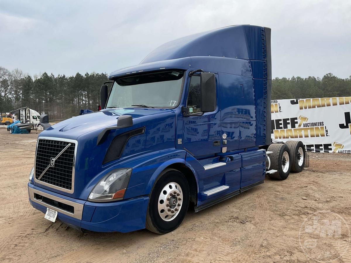 2017 VOLVO TRUCK VNL TANDEM AXLE TRUCK TRACTOR VIN: 4V4NC9EG3HN971410