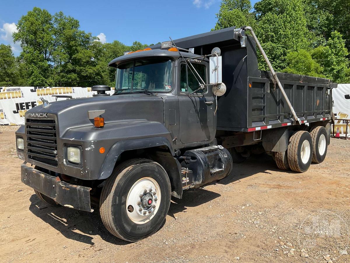 1998 MACK RD690S TANDEM AXLE DUMP TRUCK VIN: 1M2P264C3WM026413