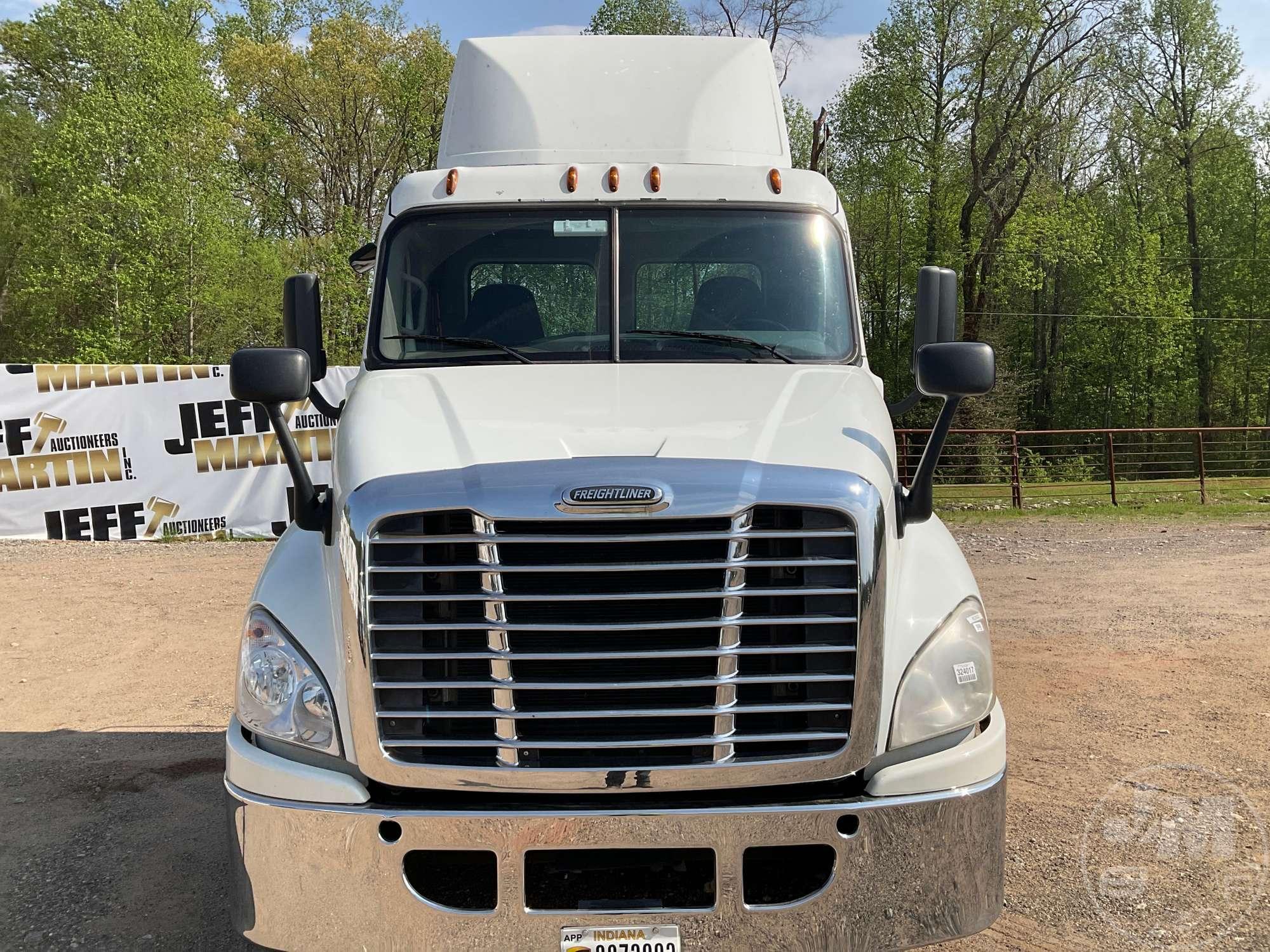 2016 FREIGHTLINER CASCADIA TANDEM AXLE DAY CAB TRUCK TRACTOR VIN: 3AKJGEBGXGSHA6937