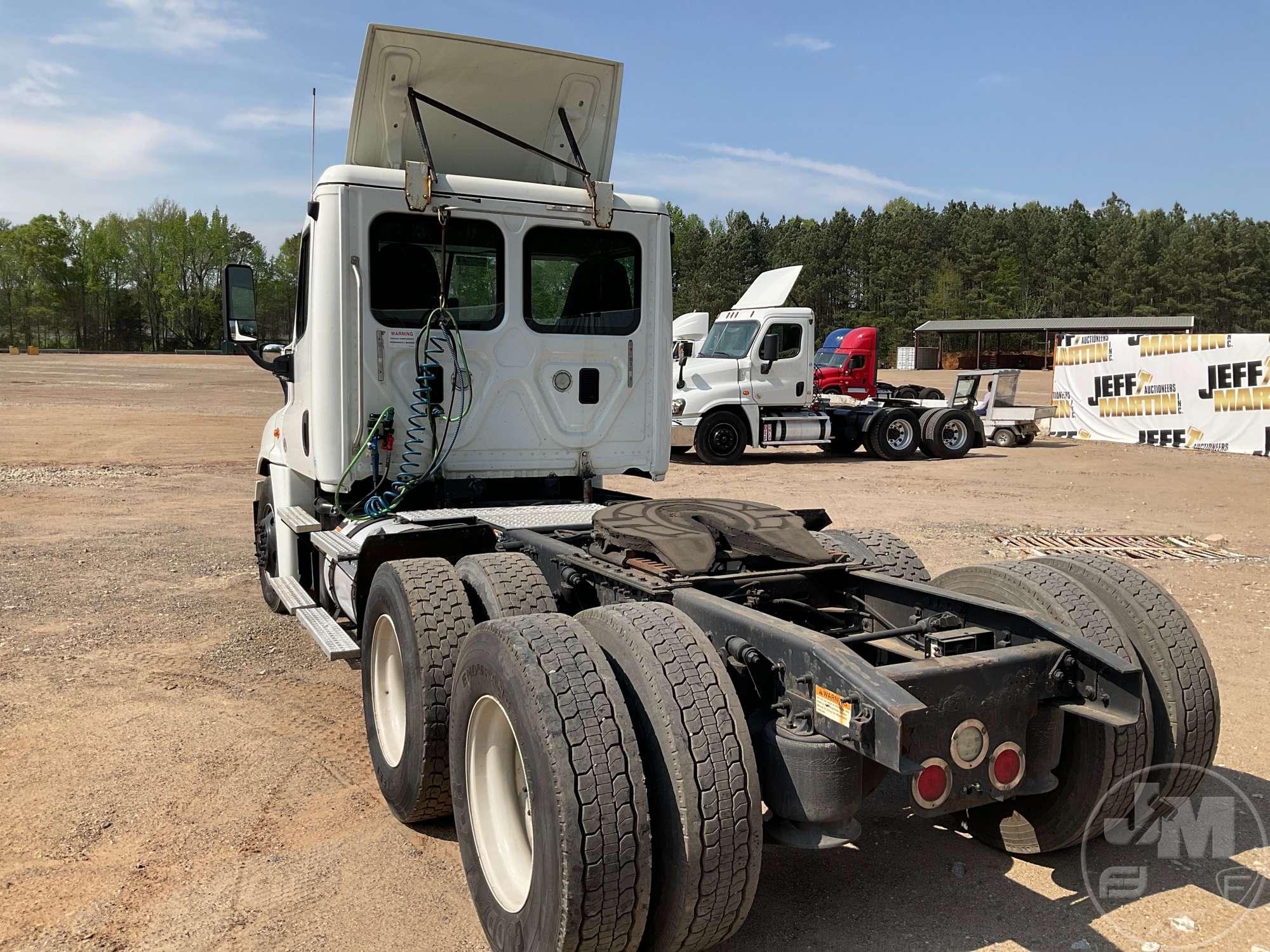 2016 FREIGHTLINER CASCADIA TANDEM AXLE DAY CAB TRUCK TRACTOR VIN: 3AKJGEBGXGSHA6937