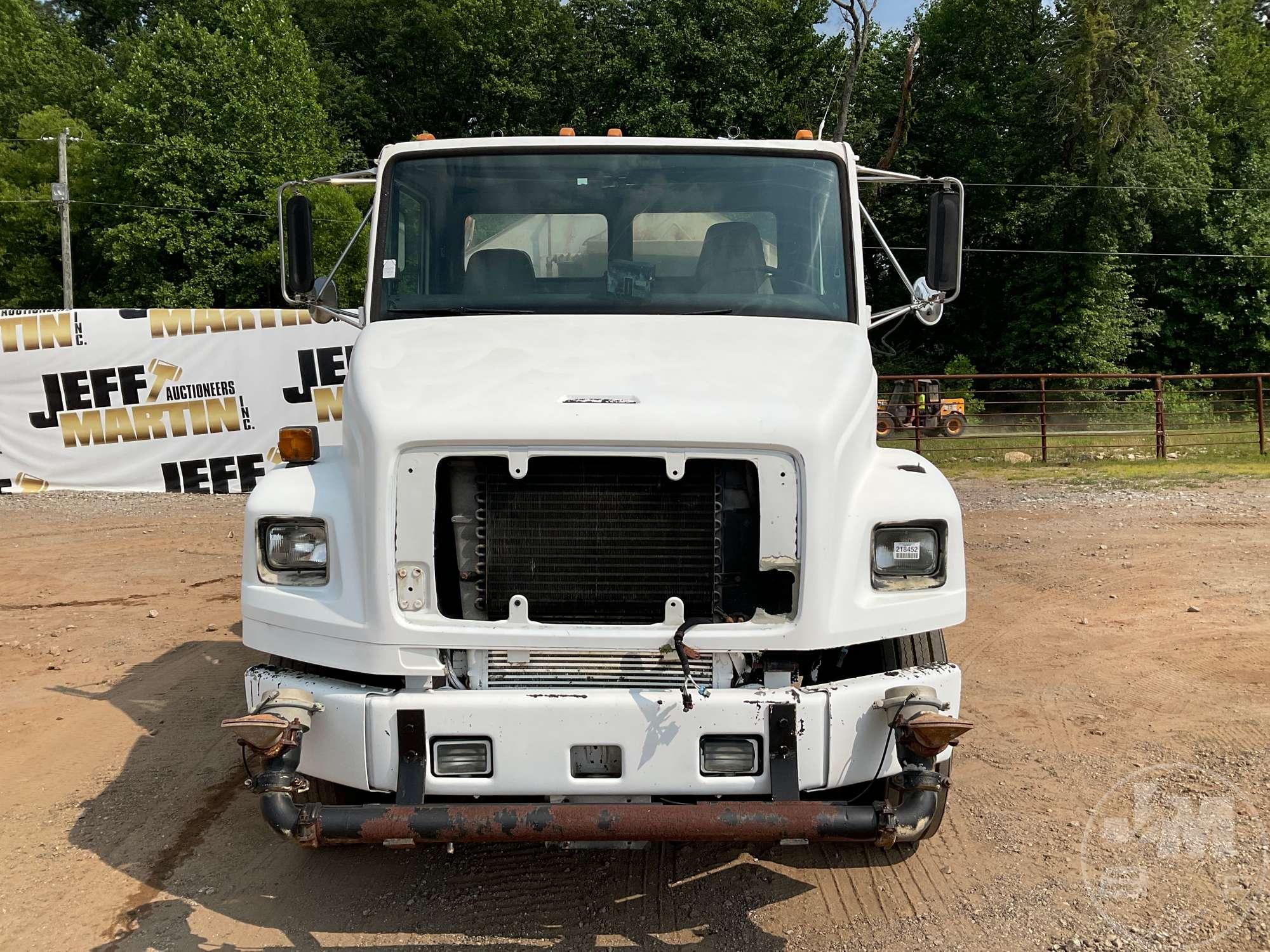 2000 FREIGHTLINER FL106 2000 GALLON S/A WATER TRUCK VIN: 1FV68HCA7YHG91375