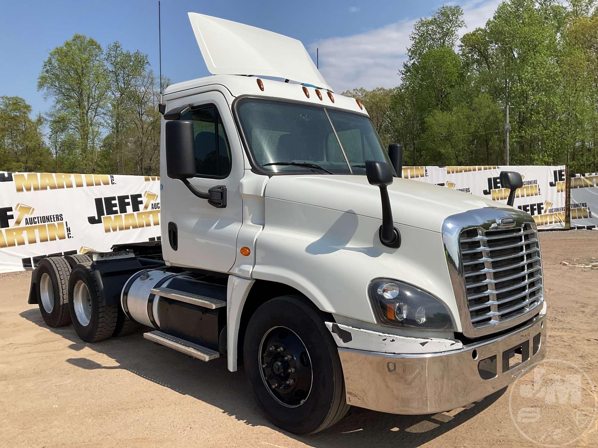 2016 FREIGHTLINER CASCADIA TANDEM AXLE DAY CAB TRUCK TRACTOR VIN: 3AKJGEBG6GDHP4256