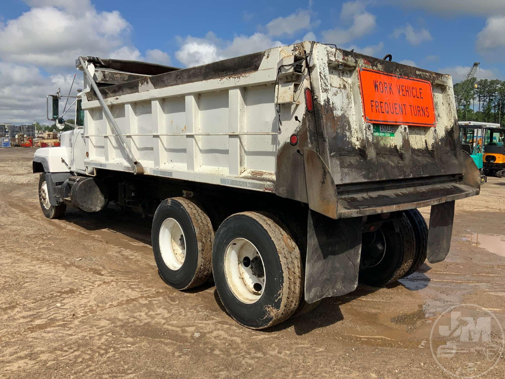 2003 MACK RD690S TANDEM AXLE DUMP TRUCK VIN: 1M2P264CX3M034388