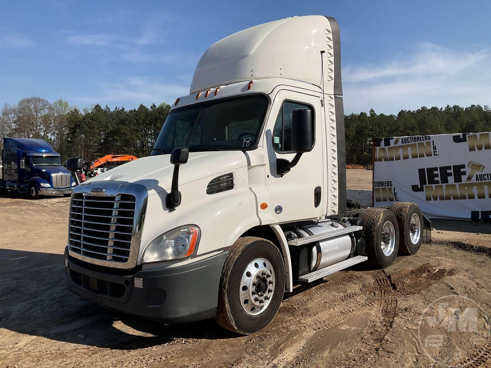 2018 FREIGHTLINER CASCADIA TANDEM AXLE DAY CAB TRUCK TRACTOR VIN: 1FUJGBDV8JLHS8078