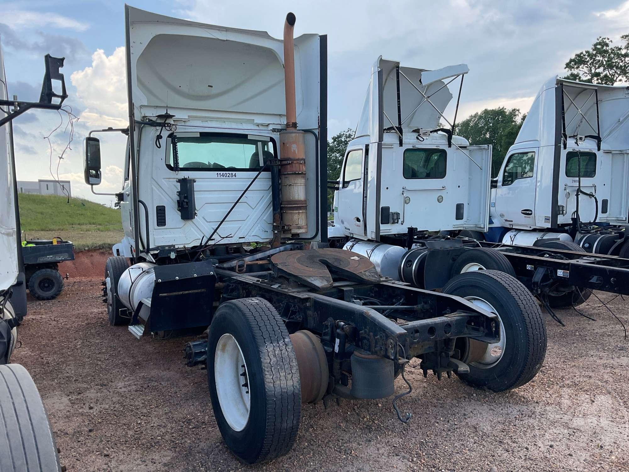 2014 INTERNATIONAL LF687 T/A DAY CAB ROAD TRACTOR VIN: 1HSDJSJR7EH027848