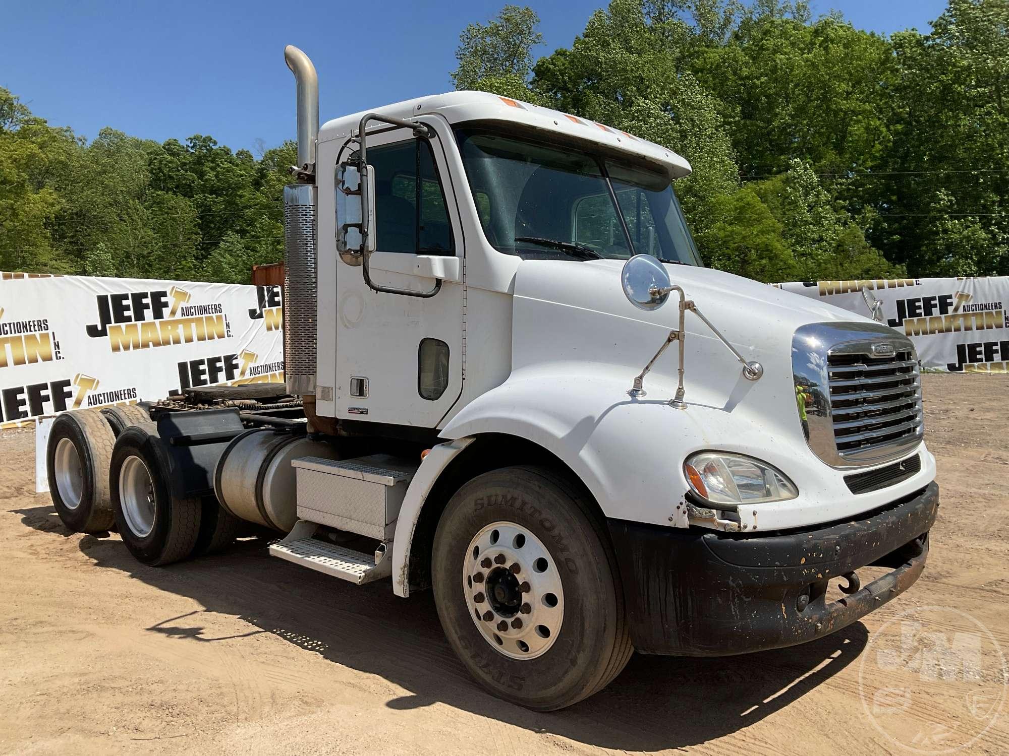 2004 FREIGHTLINER COLUMBIA TANDEM AXLE DAY CAB TRUCK TRACTOR VIN: 1FUJF0CV34LN11029