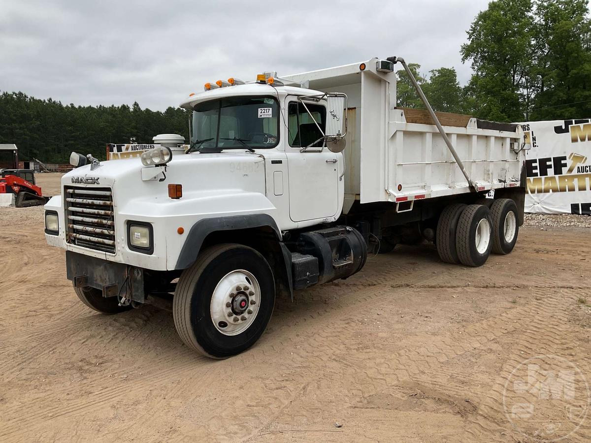 2003 MACK RD690S TANDEM AXLE DUMP TRUCK VIN: 1M2P264C63M034386