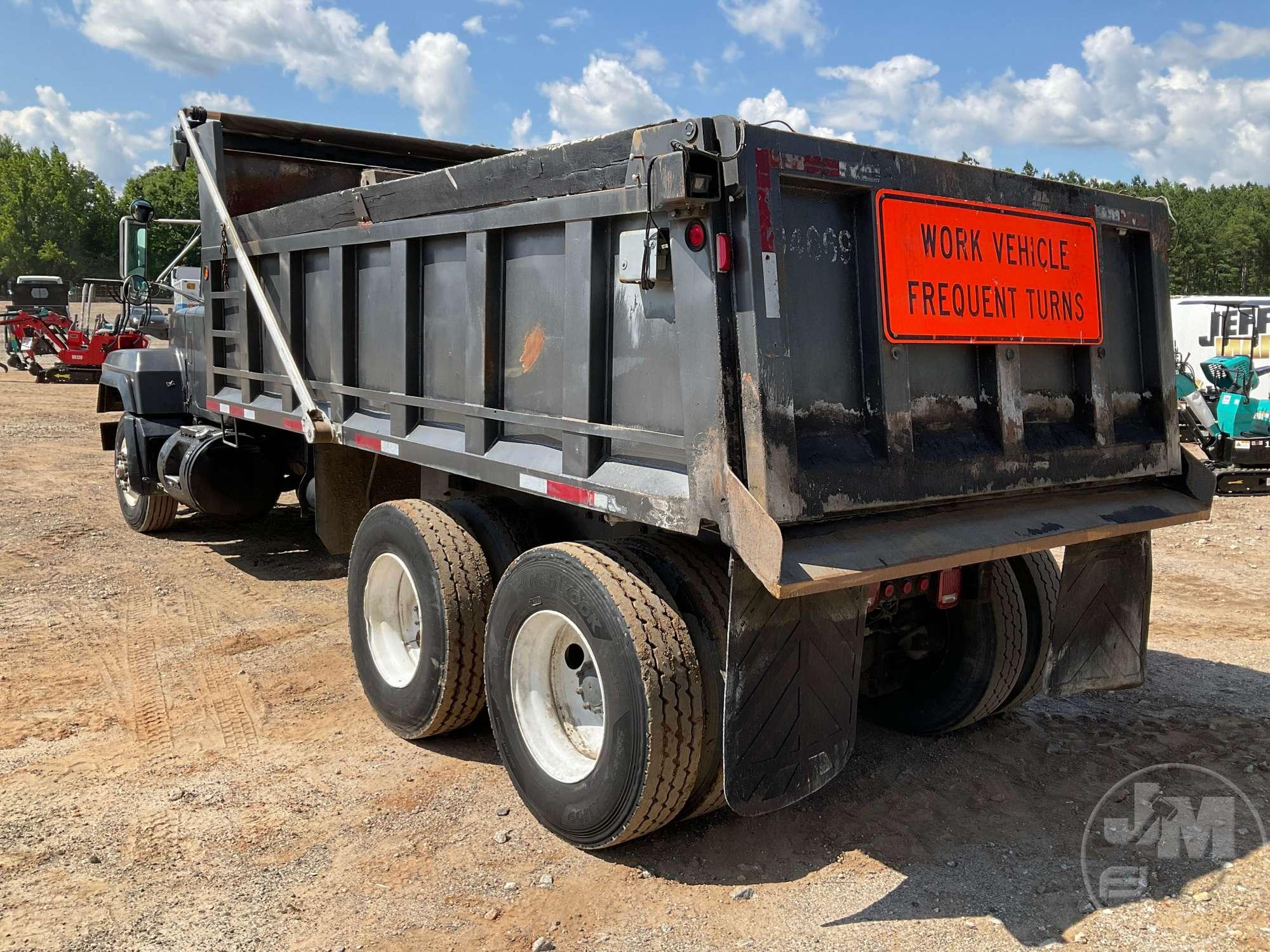 1998 MACK RD690S TANDEM AXLE DUMP TRUCK VIN: 1M2P264C3WM026413