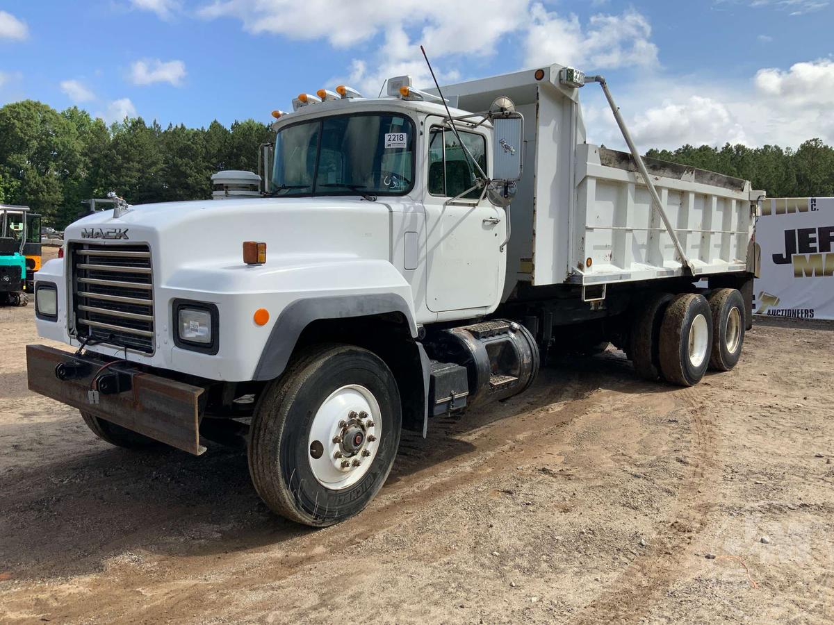 2003 MACK RD690S TANDEM AXLE DUMP TRUCK VIN: 1M2P264CX3M034388