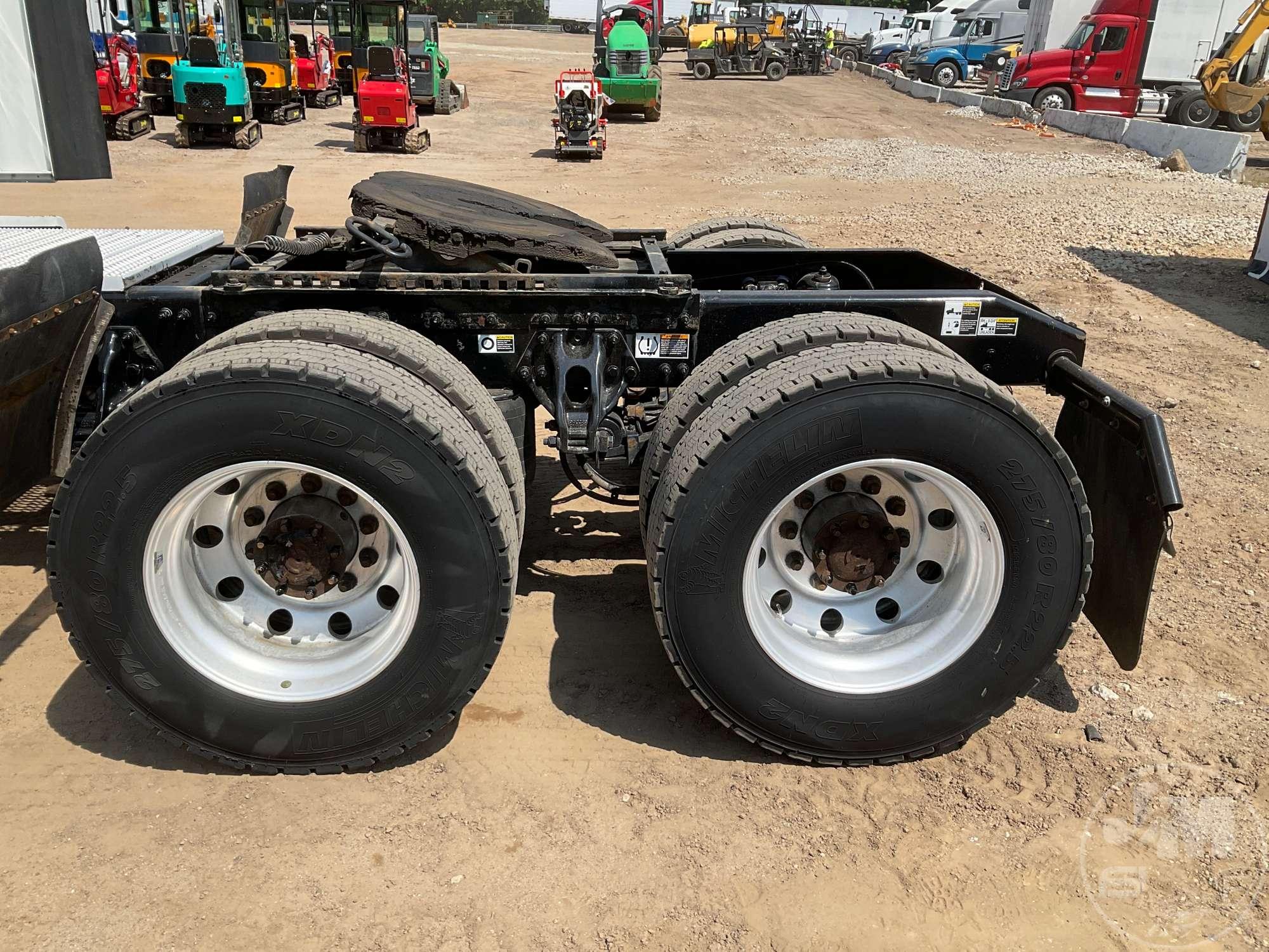 2019 PETERBILT 579 TANDEM AXLE TRUCK TRACTOR VIN: 1XPBD49X0KD630678