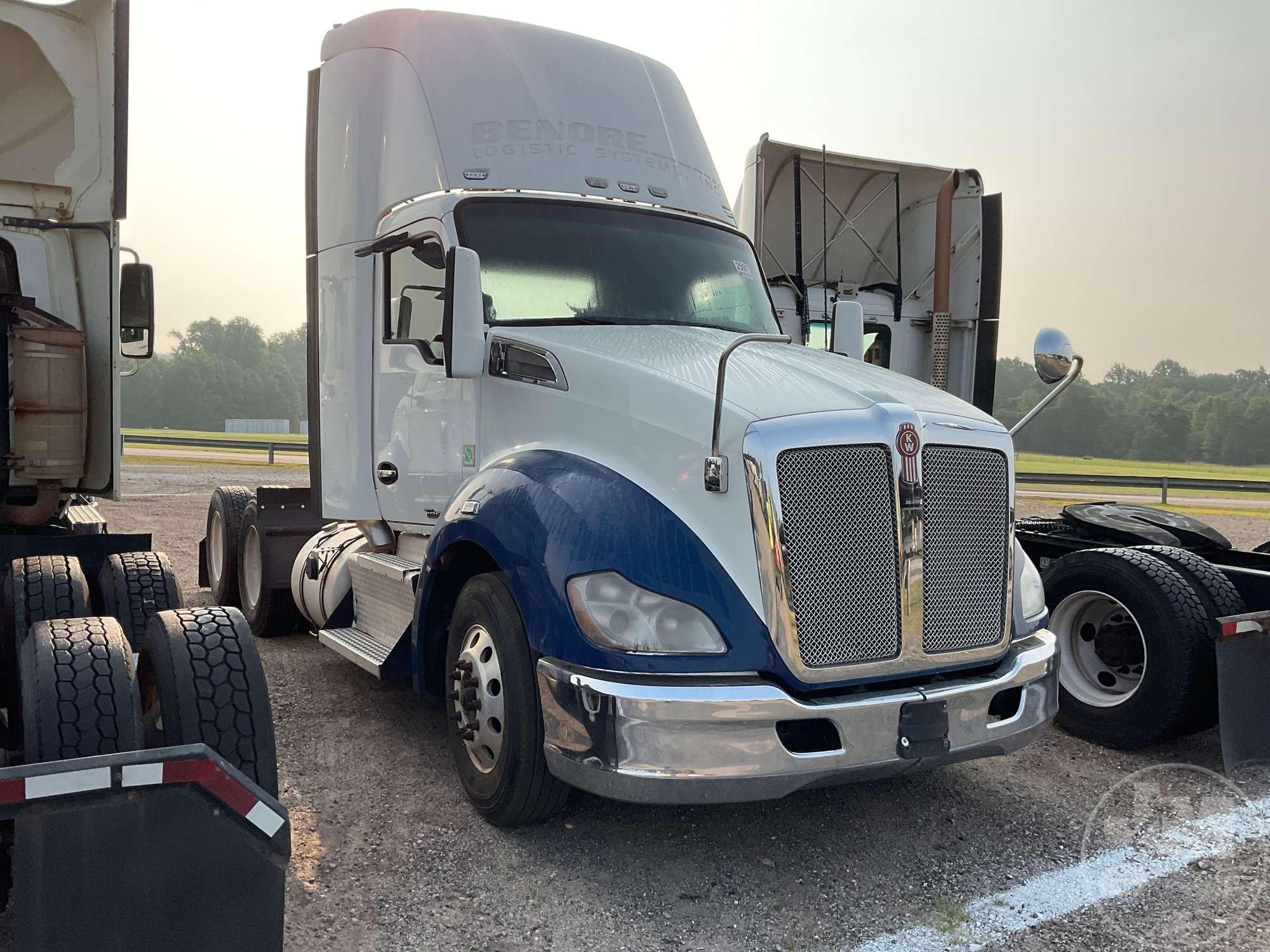 2015 KENWORTH T680 T/A DAYCAB VIN: 1XKYD49X1FJ452190