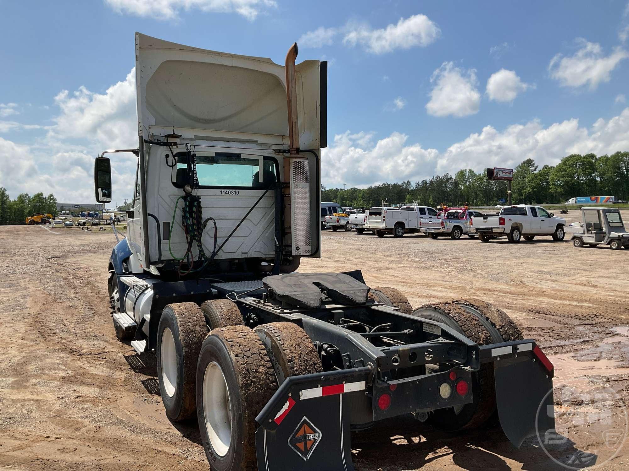 2014 INTERNATIONAL LF687 TANDEM AXLE DAY CAB TRUCK TRACTOR VIN: 3HSDJSJR2EN036883