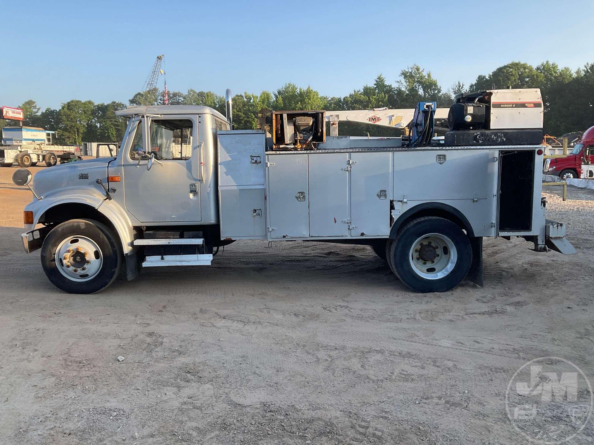 2001 INTERNATIONAL 4700 S/A MECHANICS TRUCK VIN: 1HTSCAAMX1H336753