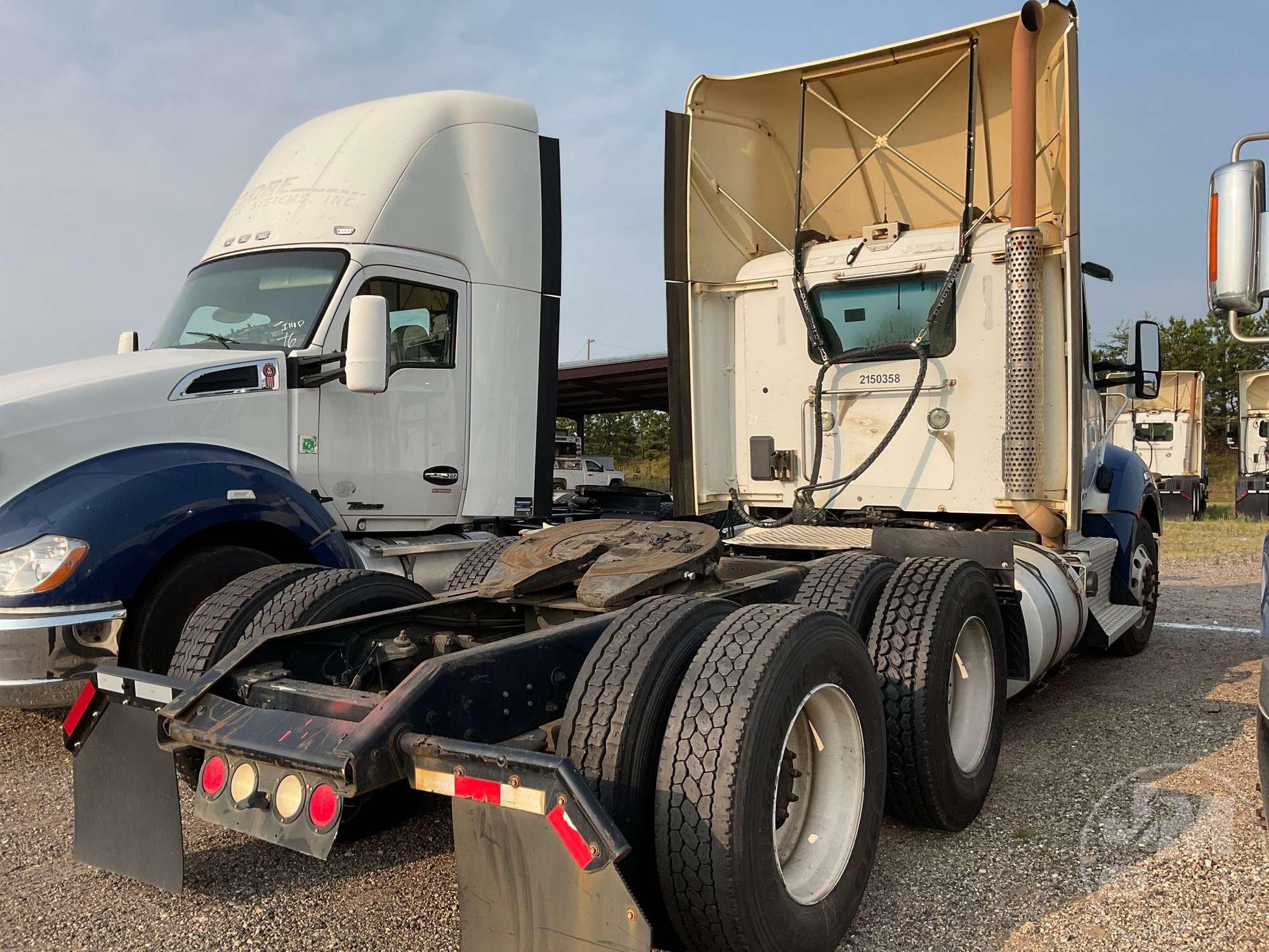 2015 KENWORTH T680 T/A DAYCAB VIN: 1XKYD49X1FJ452190