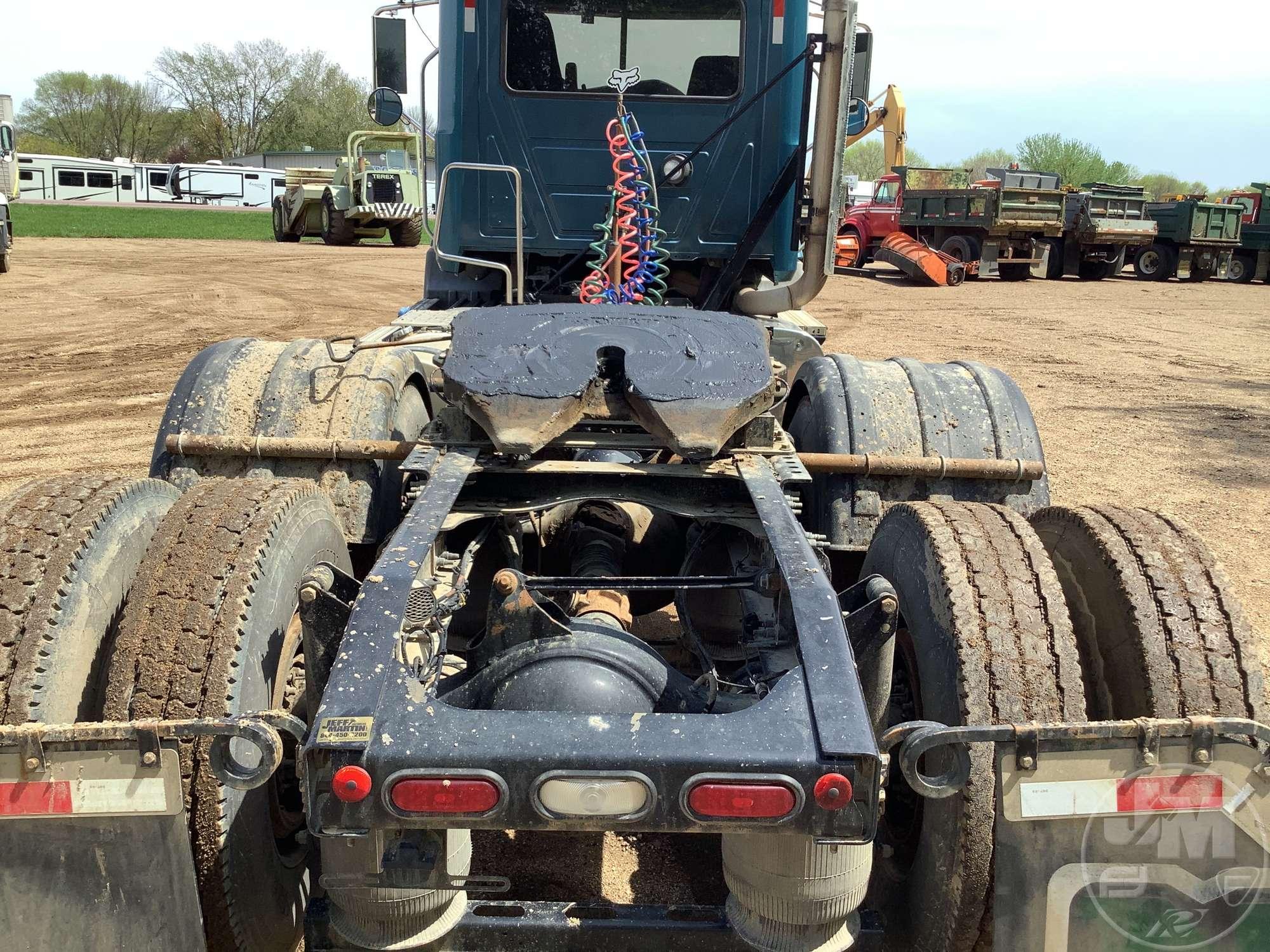 2017 MACK CXU613 TANDEM AXLE DAY CAB TRUCK TRACTOR VIN: 1M1AW09Y6HM084566