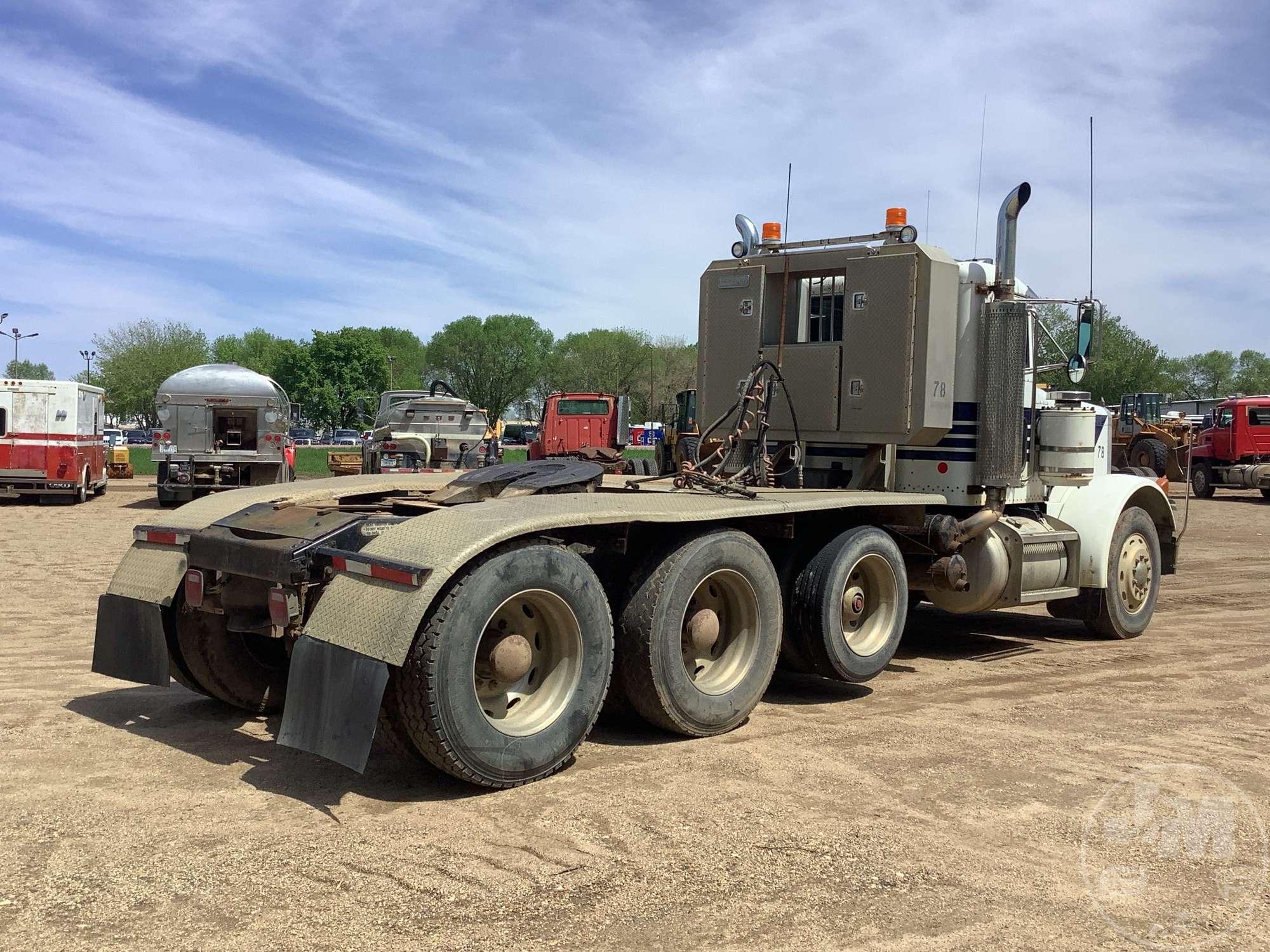 1993 PETERBILT 379 TRI AXLE DAY CAB TRUCK TRACTOR VIN: 1XP5PBEX4PN336152