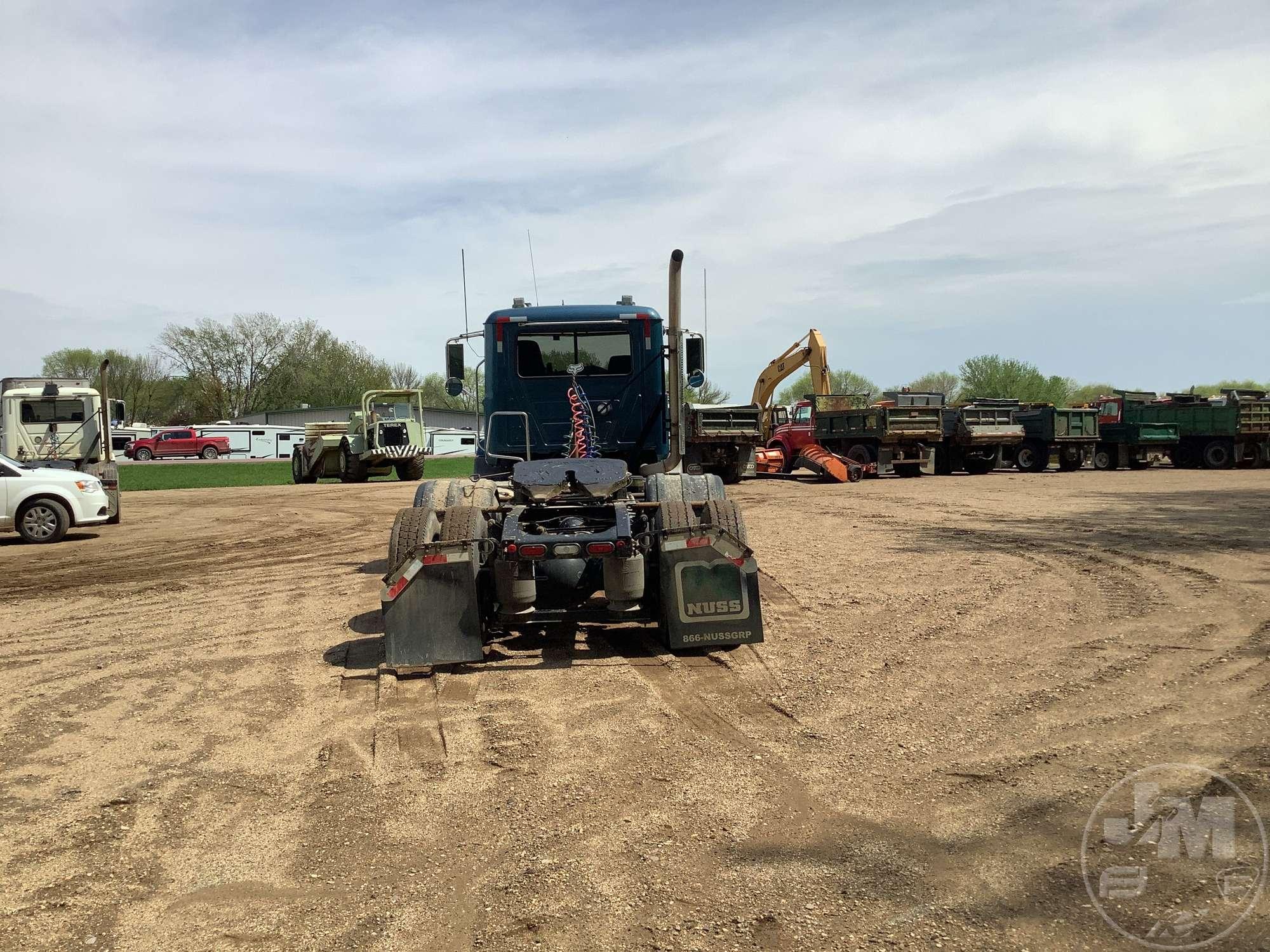 2017 MACK CXU613 TANDEM AXLE DAY CAB TRUCK TRACTOR VIN: 1M1AW09Y6HM084566