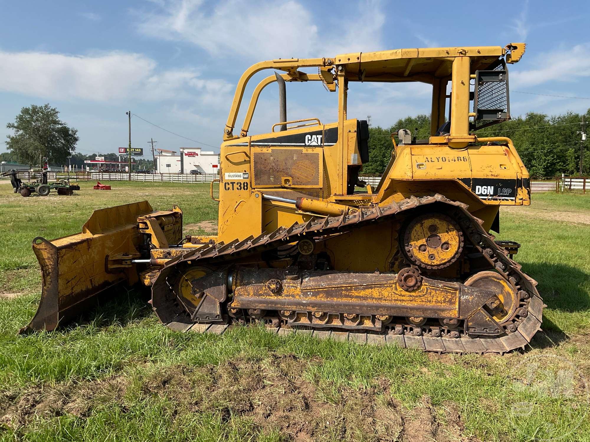 2005 CATERPILLAR D6N LGP CRAWLER TRACTOR SN: ALY01488