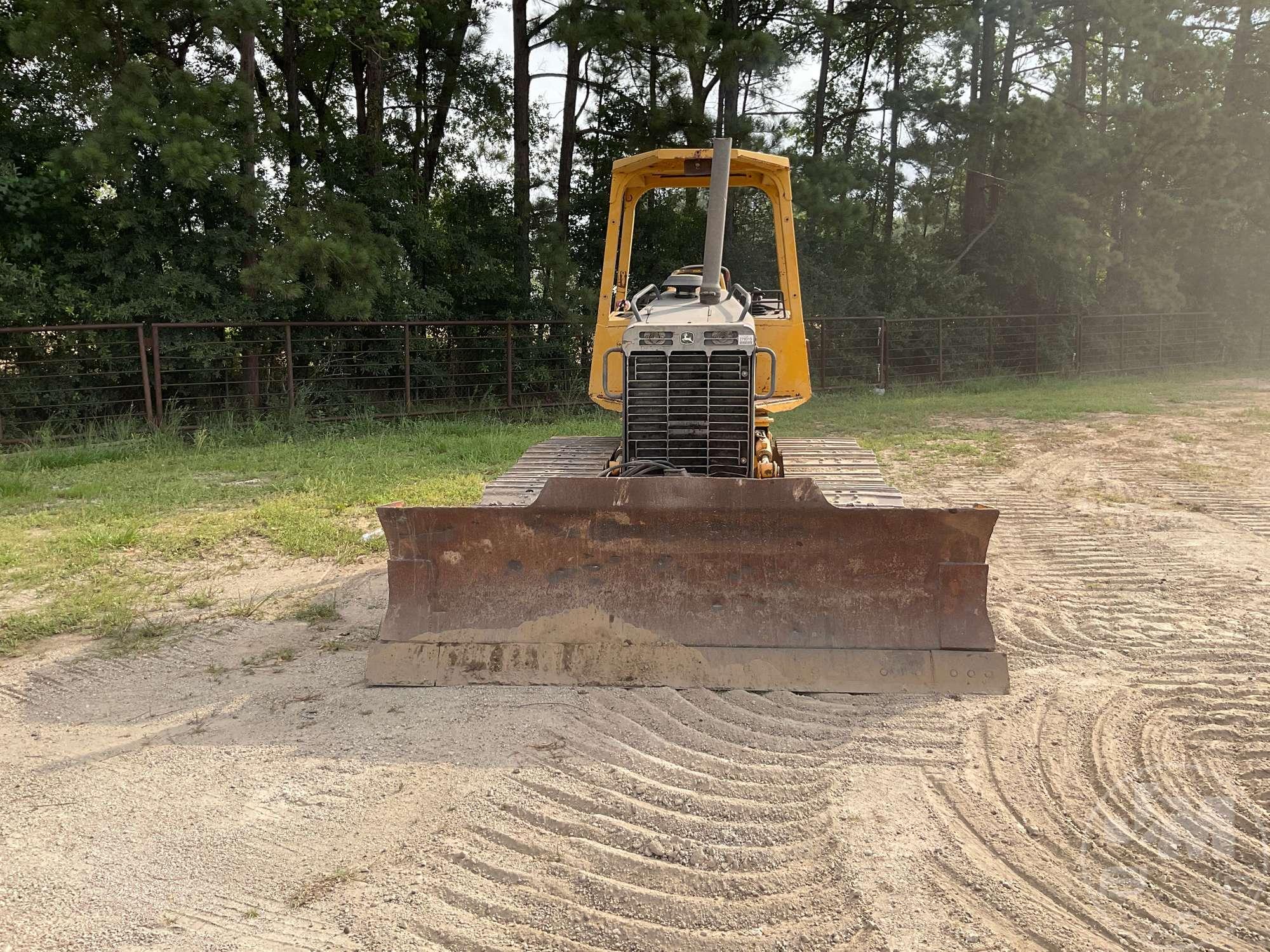 2004 DEERE 550H CRAWLER TRACTOR SN: T0550HX927113