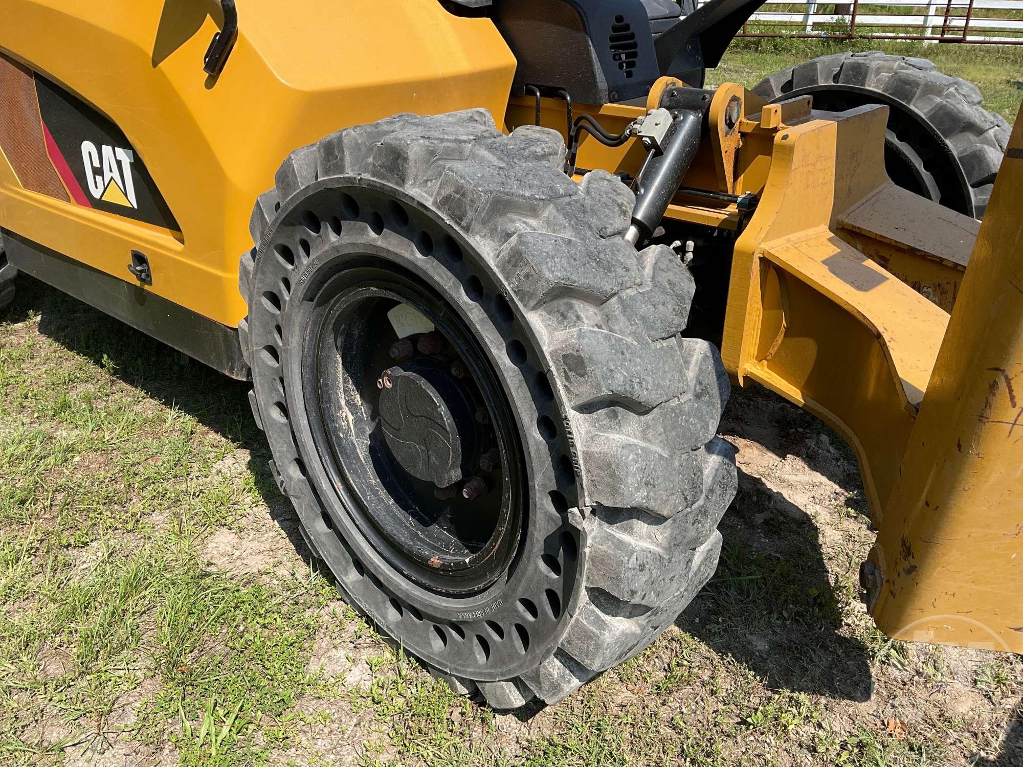 2015 CATERPILLAR TL642C TELESCOPIC FORKLIFT SN: THG01471