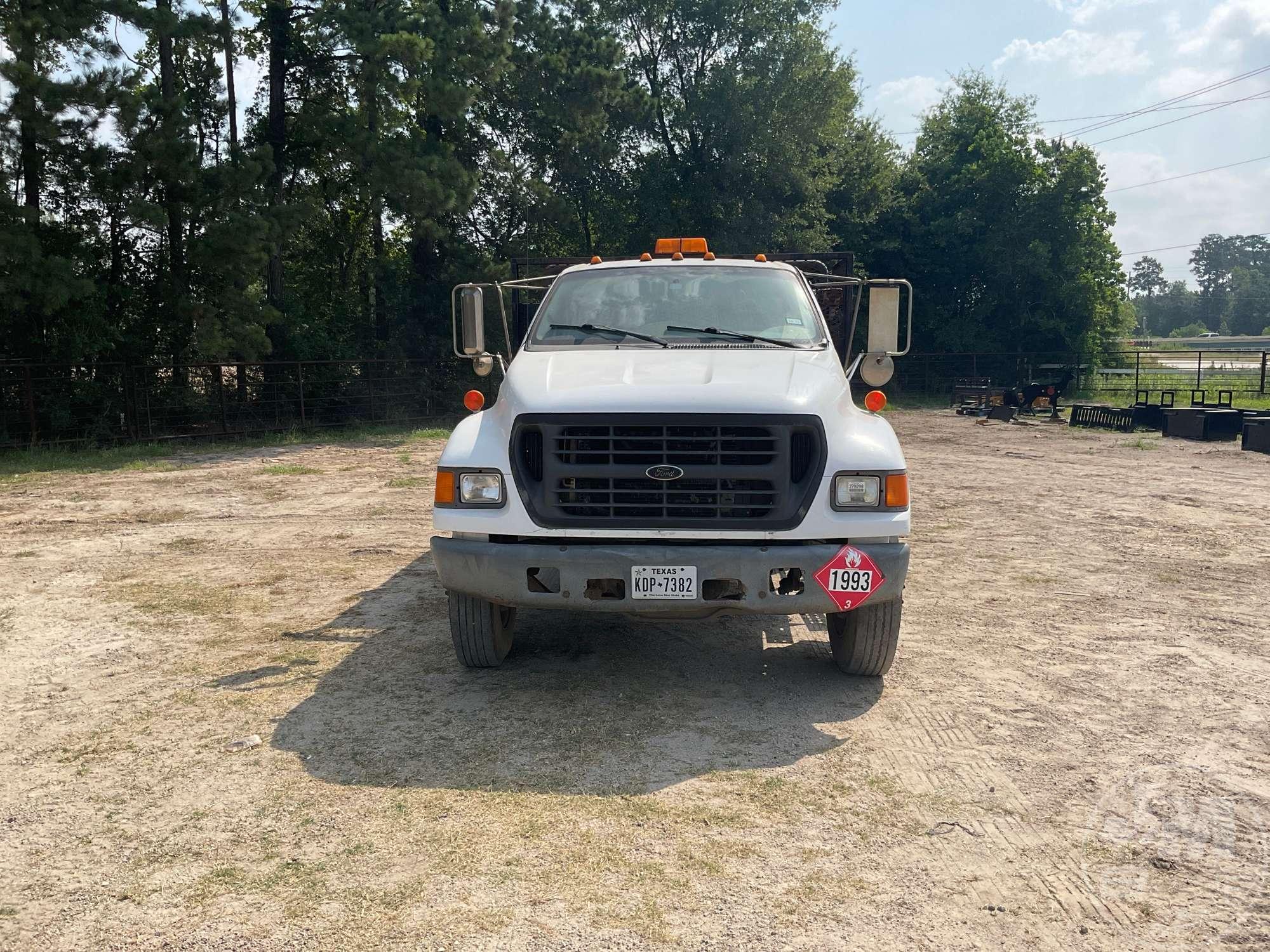 2003 FORD F650SD  VIN: 3FDNF65Y93MB02884 FUEL & LUBE TRUCK