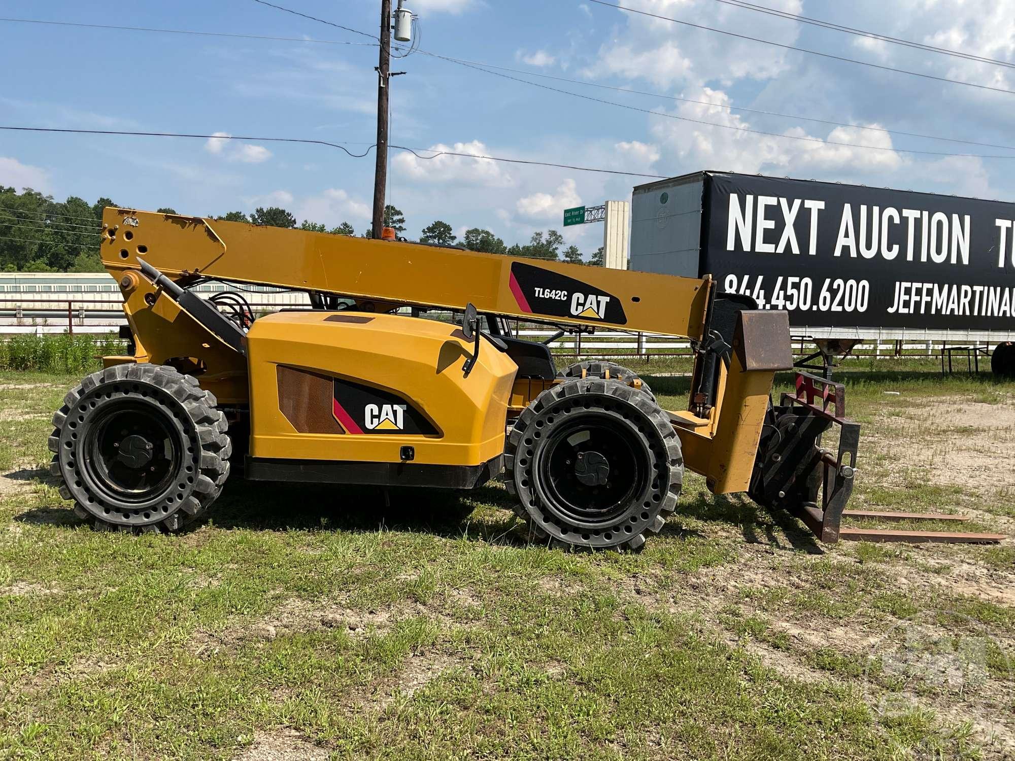 2015 CATERPILLAR TL642C TELESCOPIC FORKLIFT SN: THG01471