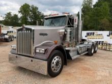 2007 KENWORTH W900 TANDEM AXLE DAY CAB TRUCK TRACTOR VIN: NCS95181
