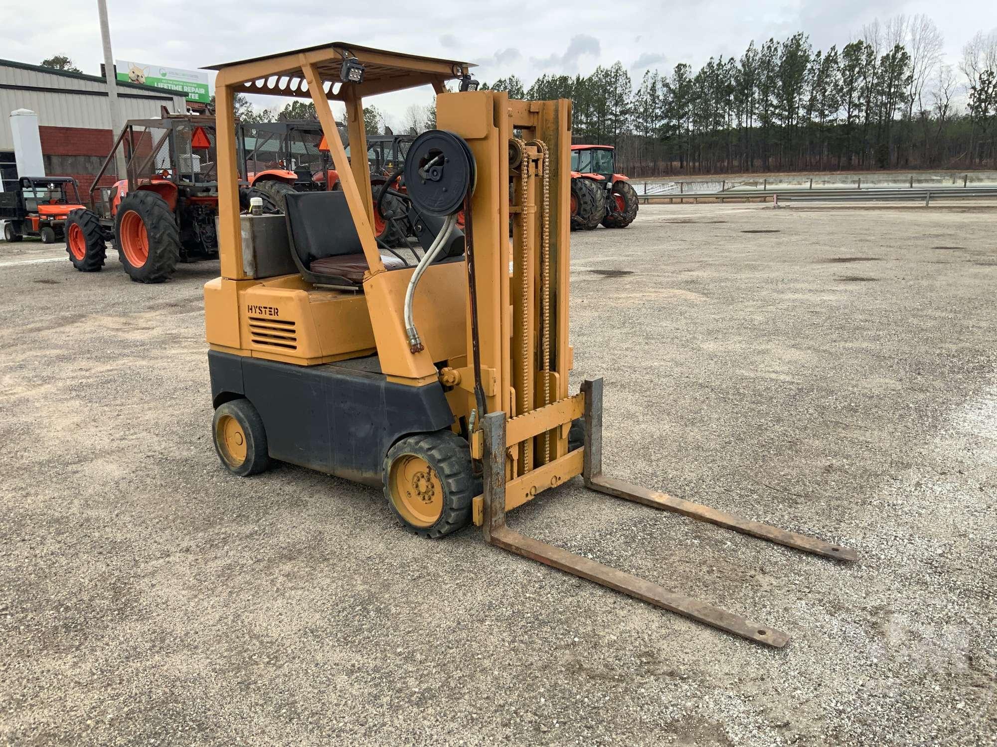 HYSTER CUSHION TIRE FORKLIFT SN: 6895