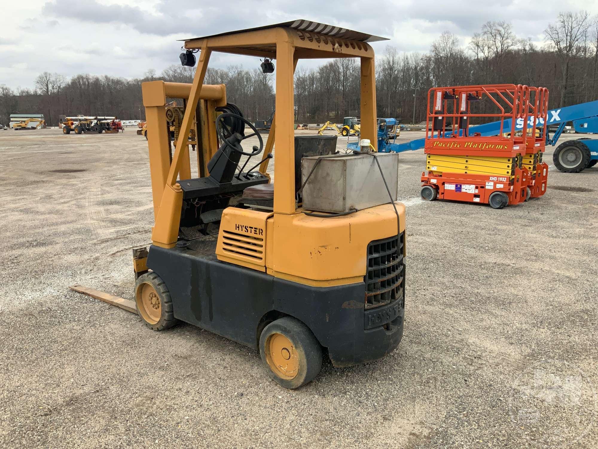 HYSTER CUSHION TIRE FORKLIFT SN: 6895