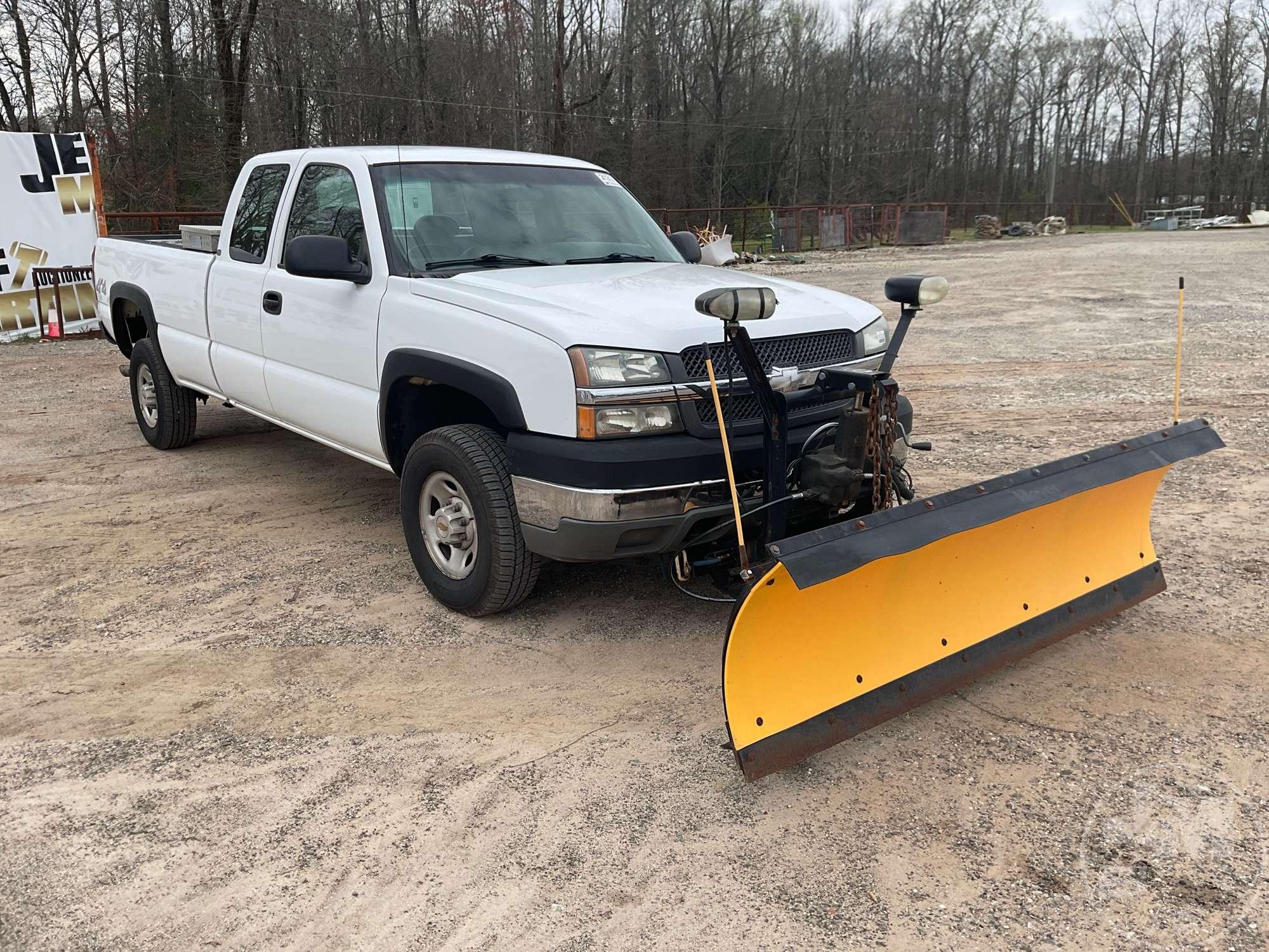 2003 CHEVROLET SILVERADO 2500 EXTENDED CAB 4X4 PICKUP VIN: 1GCHK29U63E110833