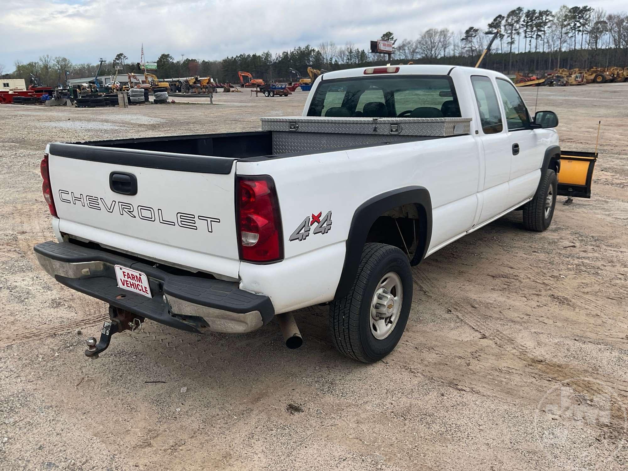 2003 CHEVROLET SILVERADO 2500 EXTENDED CAB 4X4 PICKUP VIN: 1GCHK29U63E110833