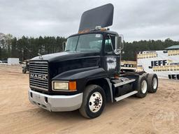 2001 MACK CH TANDEM AXLE DAY CAB TRUCK TRACTOR VIN: 1M1AA13Y91W138546