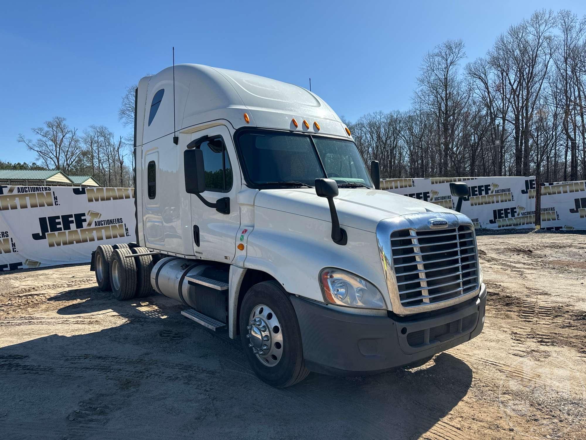 2012 FREIGHTLINER CASCADIA TANDEM AXLE TRUCK TRACTOR VIN: 1FUJGLDR1CSBJ5673