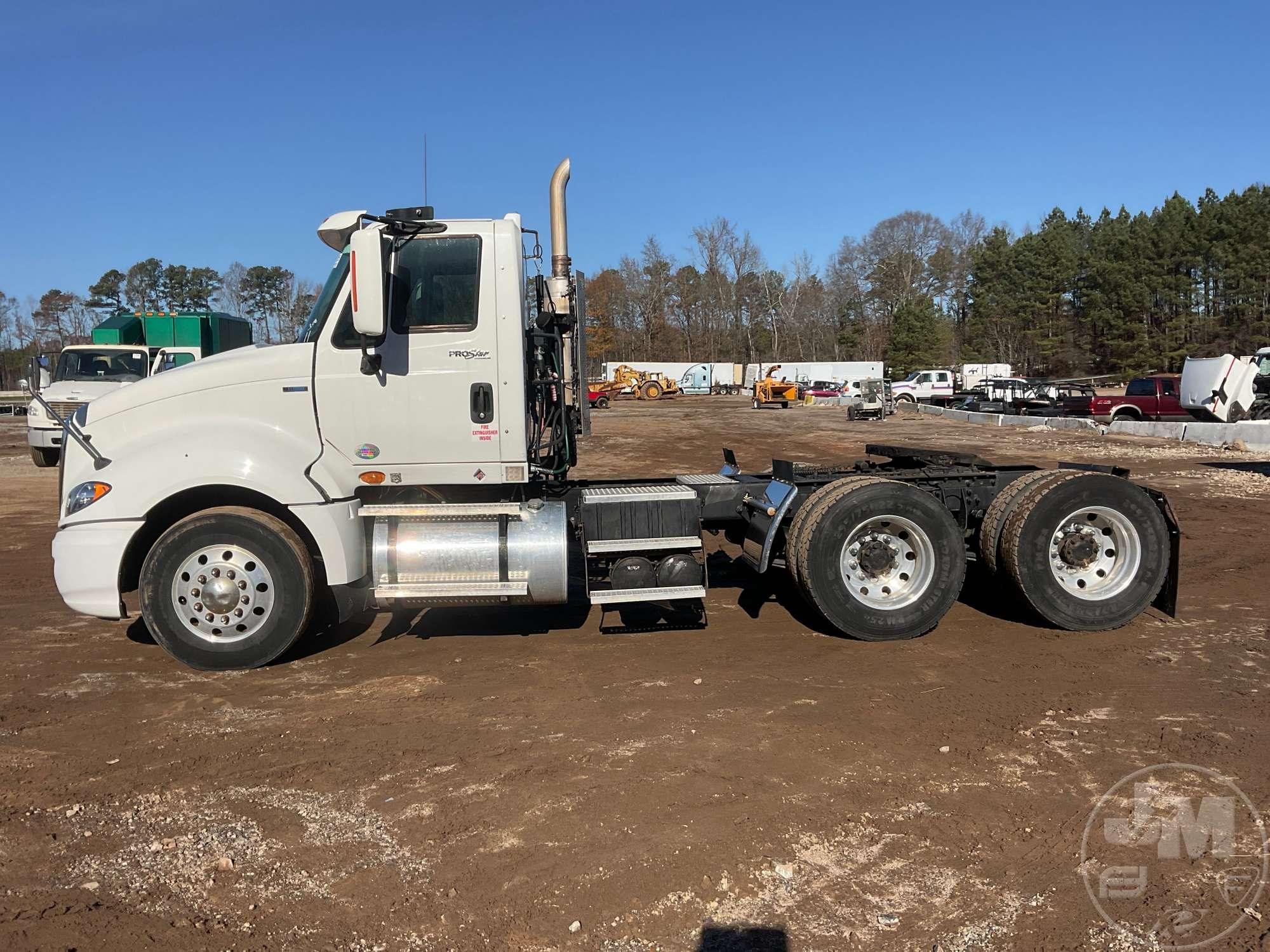 2011 INTERNATIONAL PROSTAR TANDEM AXLE DAY CAB TRUCK TRACTOR VIN: 1HSCUSJR8BJ359272