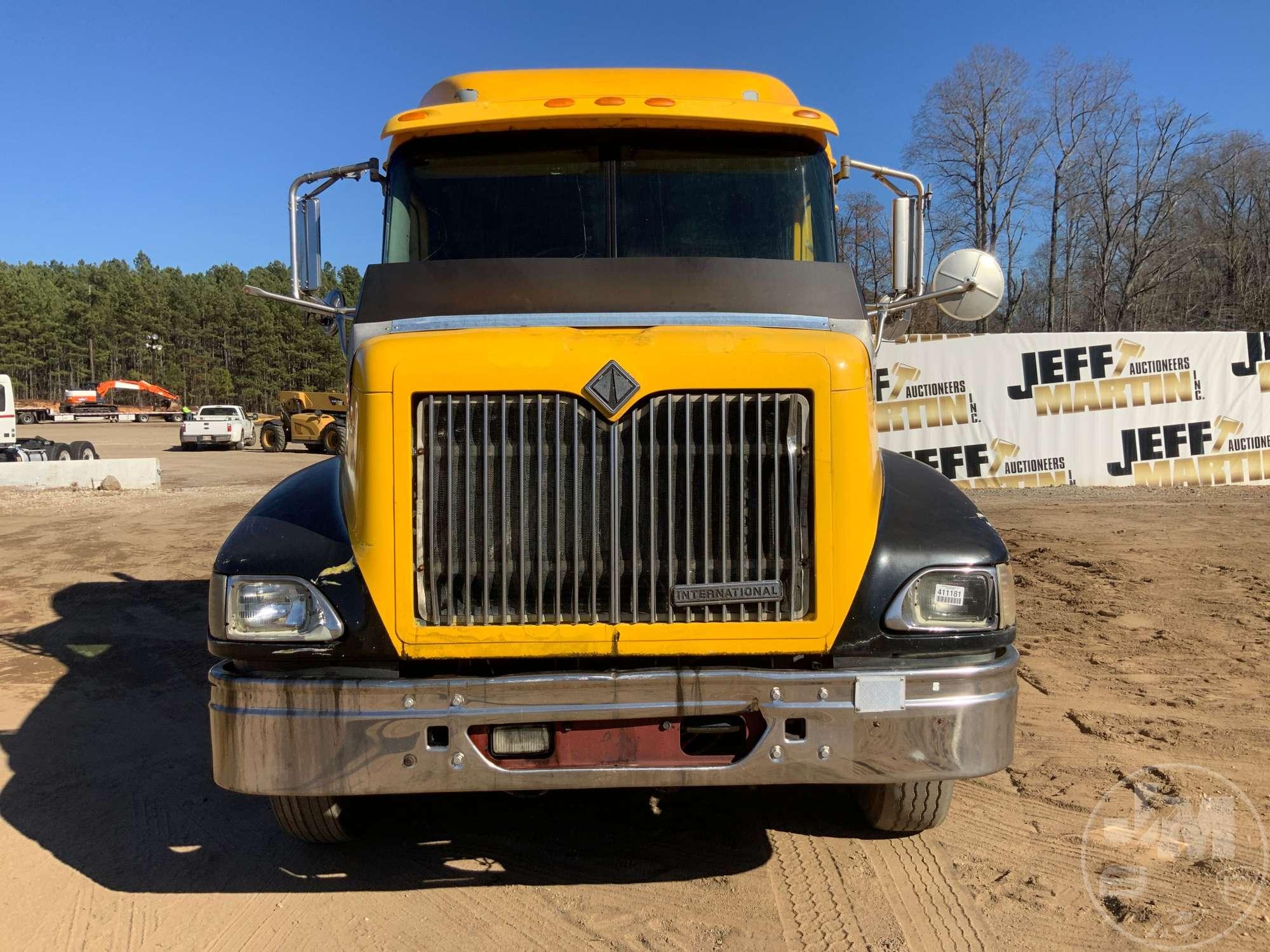 2001 INTERNATIONAL 9200I TANDEM AXLE TRUCK TRACTOR VIN: 2HSCEAHR21C070401