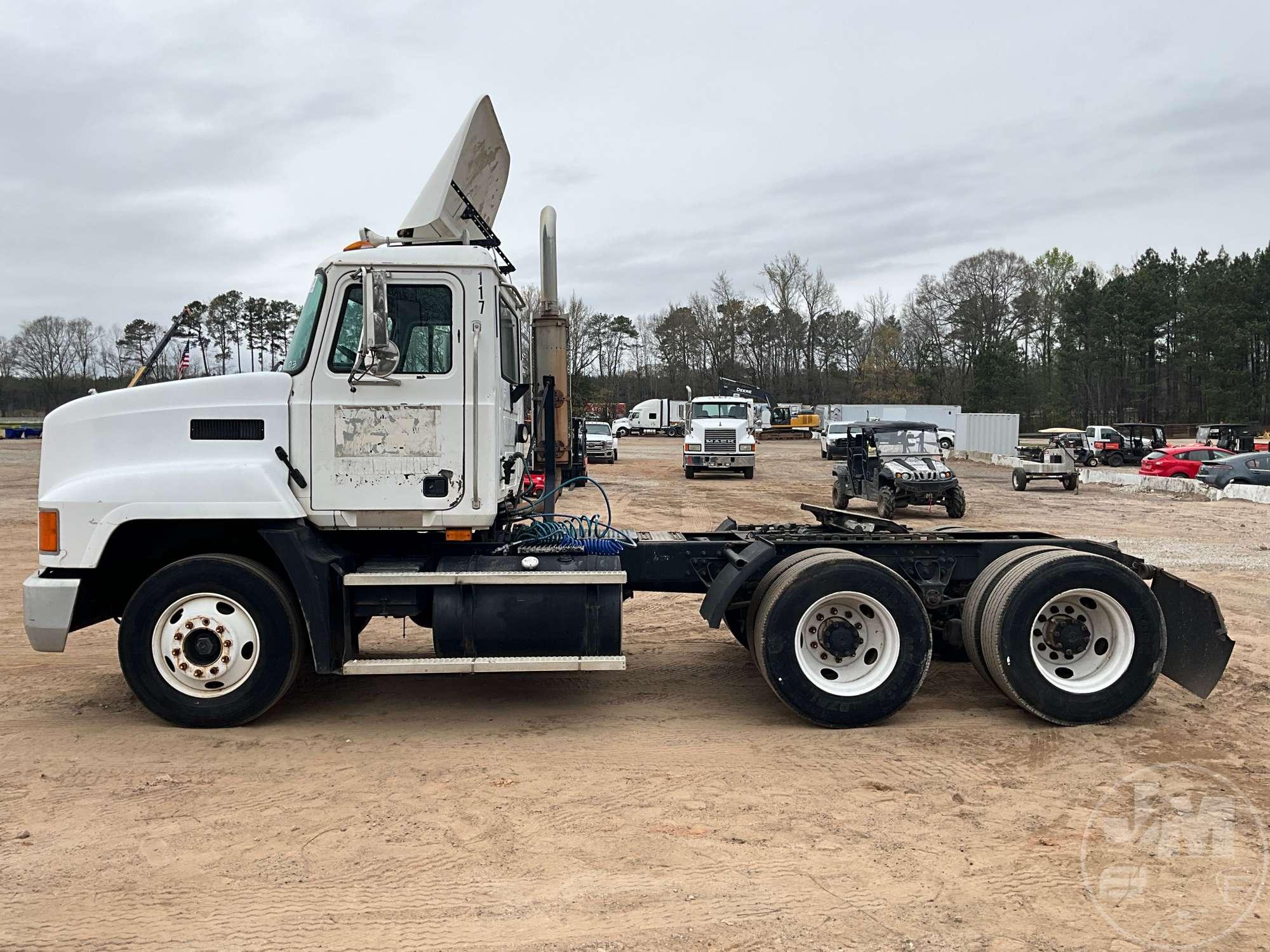 2003 MACK CH TANDEM AXLE DAY CAB TRUCK TRACTOR VIN: 1M1AA14Y63W153216