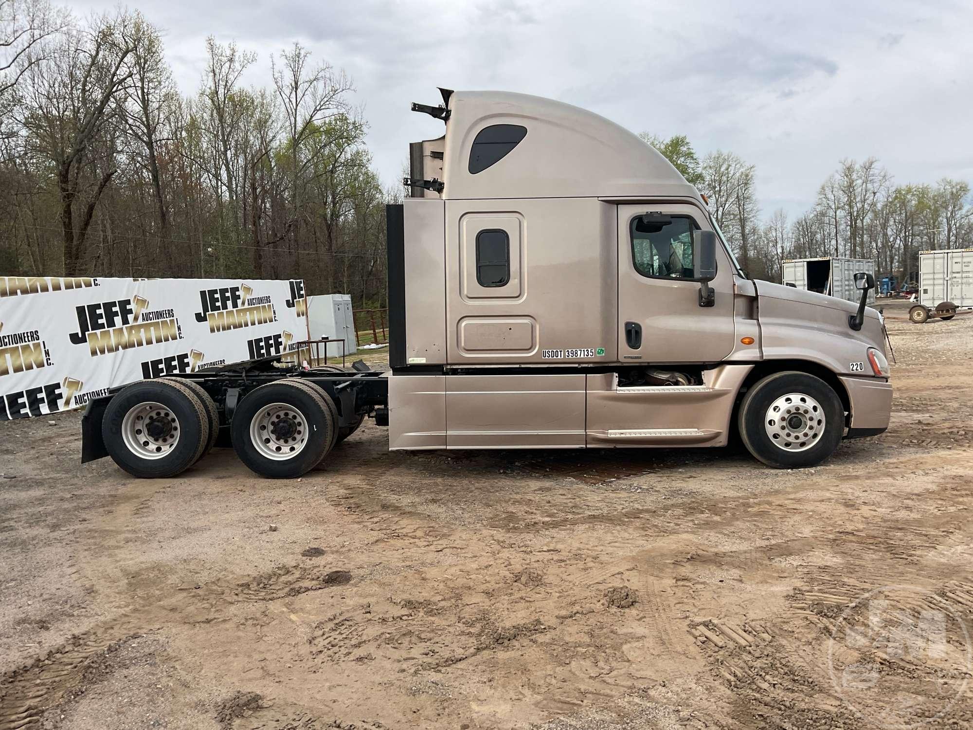 2014 FREIGHTLINER CASCADIA TANDEM AXLE TRUCK TRACTOR VIN: 3AKJGLD55ESBT5357