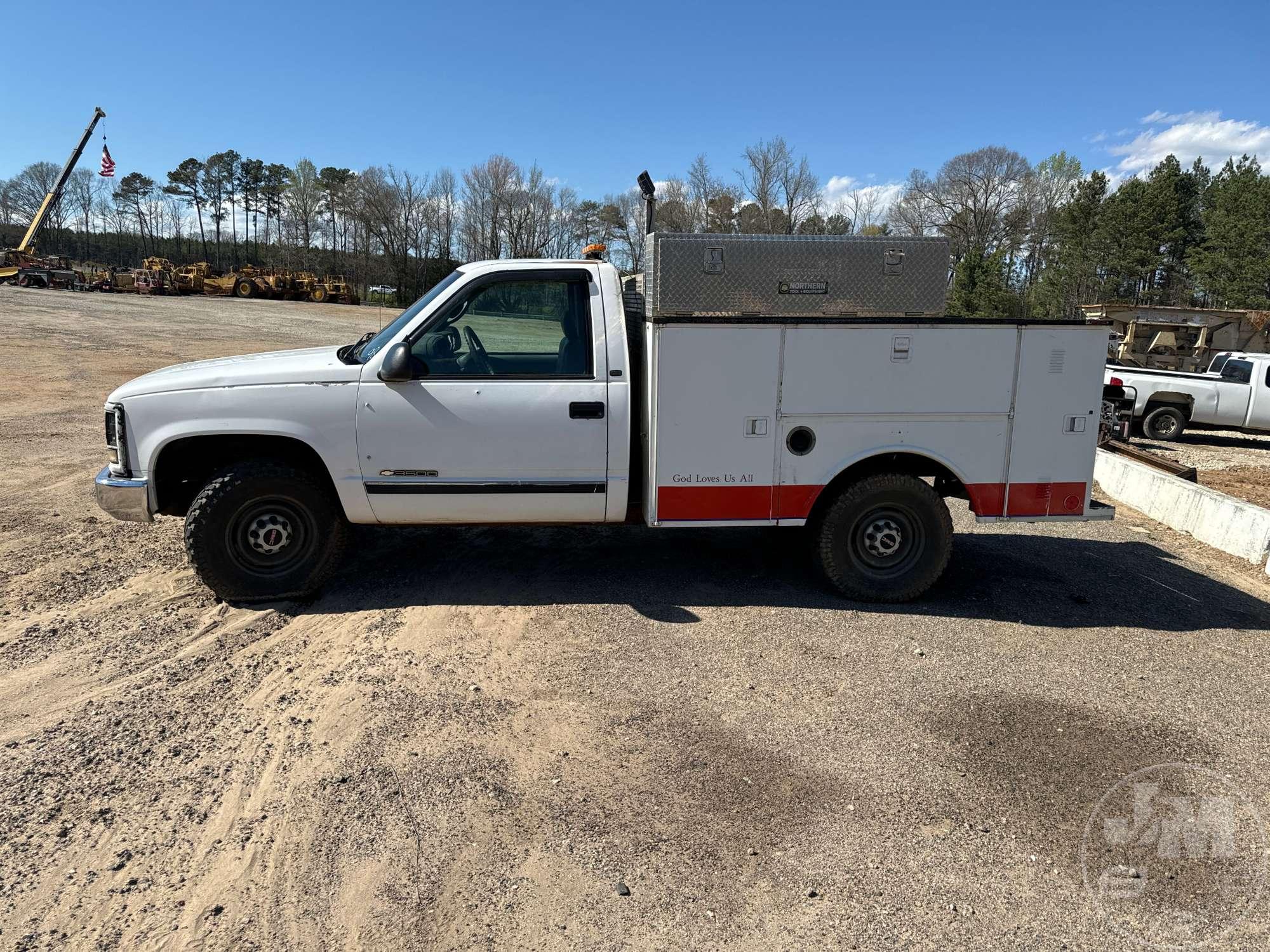 1998 CHEVROLET 3500 S/A UTILITY TRUCK VIN: 1GBGC34R2WF054779