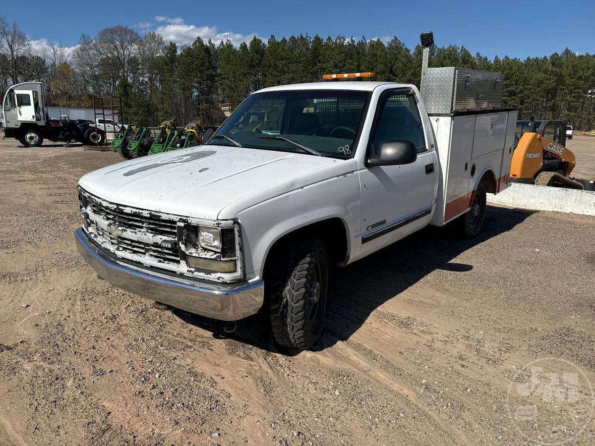 1998 CHEVROLET 3500 S/A UTILITY TRUCK VIN: 1GBGC34R2WF054779