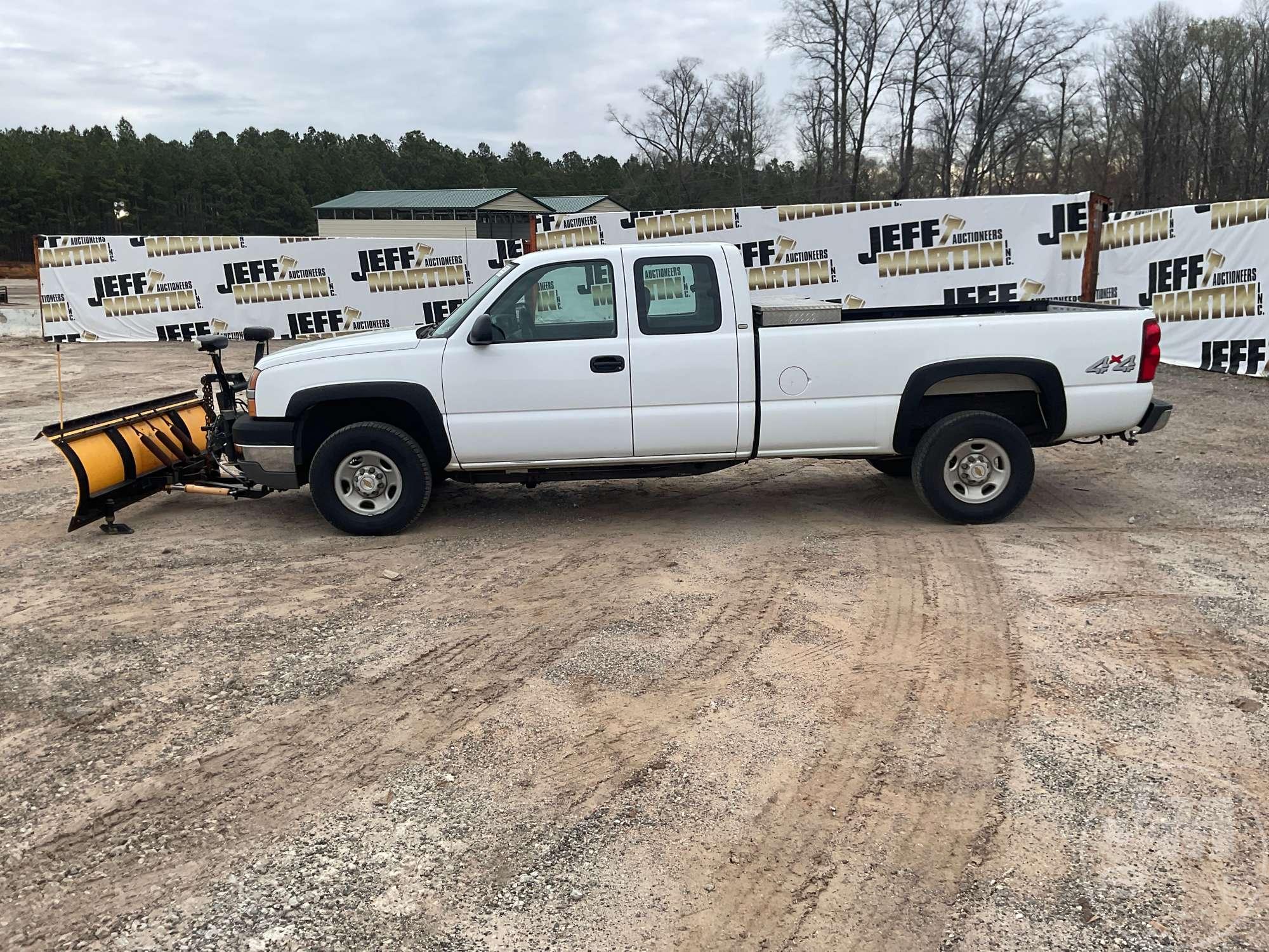 2003 CHEVROLET SILVERADO 2500 EXTENDED CAB 4X4 PICKUP VIN: 1GCHK29U63E110833