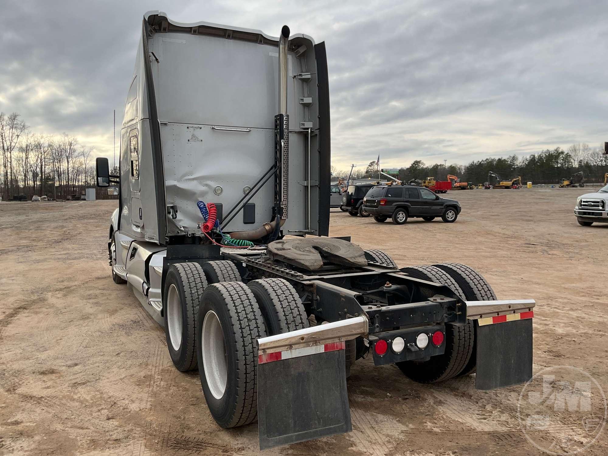 2017 KENWORTH T680 TANDEM AXLE TRUCK TRACTOR VIN: 1XKYD49X3HJ143601