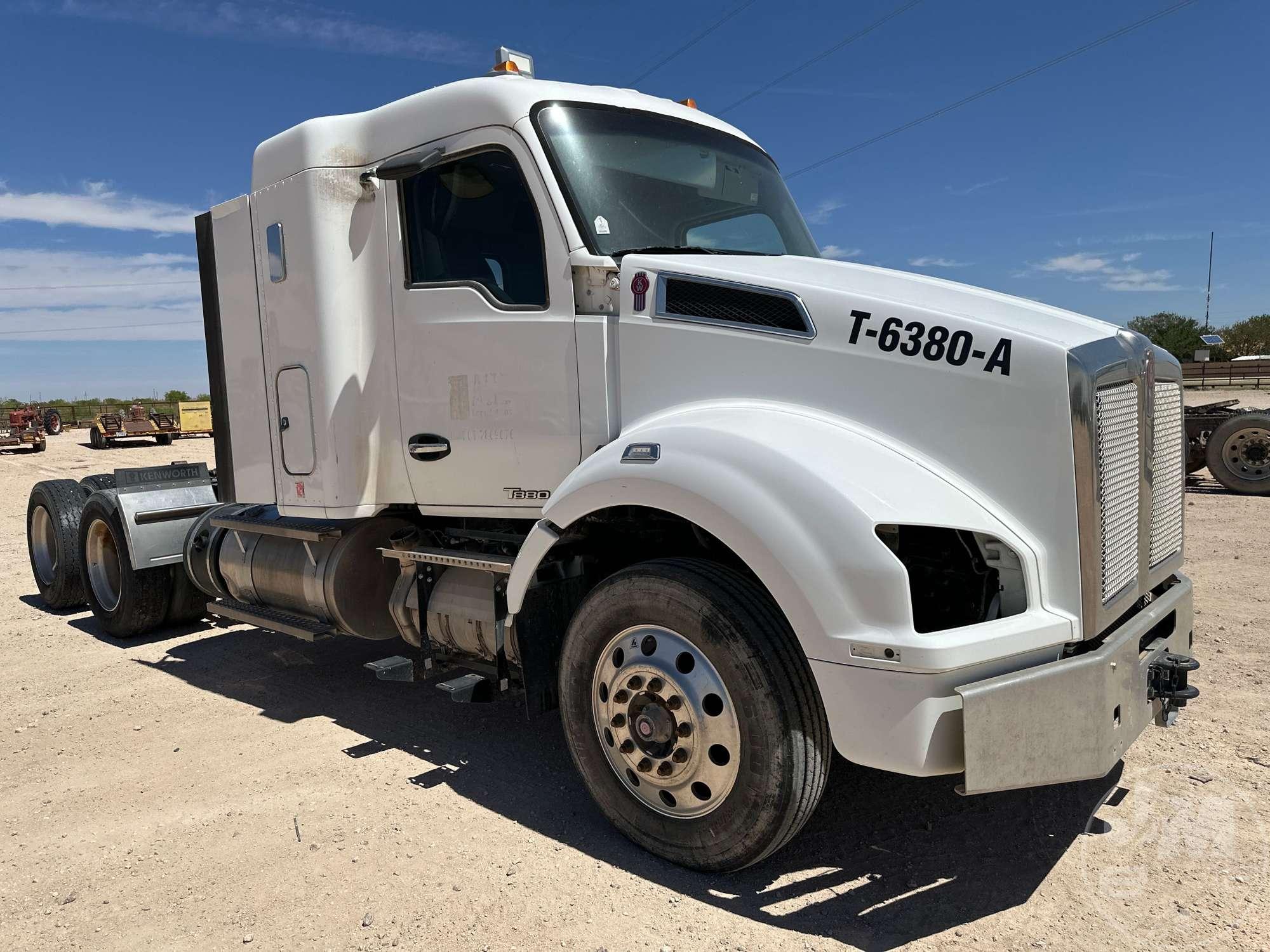 2019 KENWORTH T880 T/A SLEEPER TRUCK TRACTOR VIN: 1XKZDP9X3KJ296380