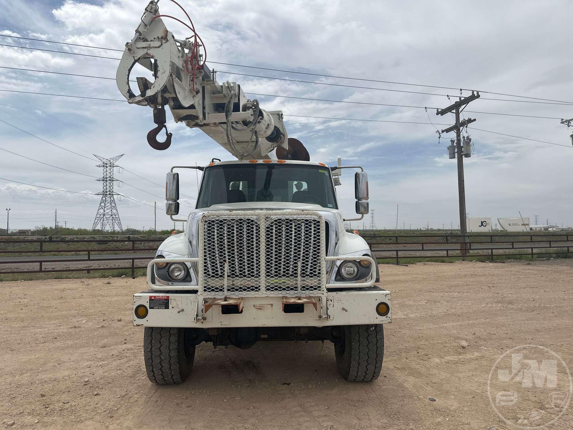 2010 INTERNATIONAL SX537 T/A DIGGER DERRICK TRUCK VIN: 1HTWWAAT1AJ221595